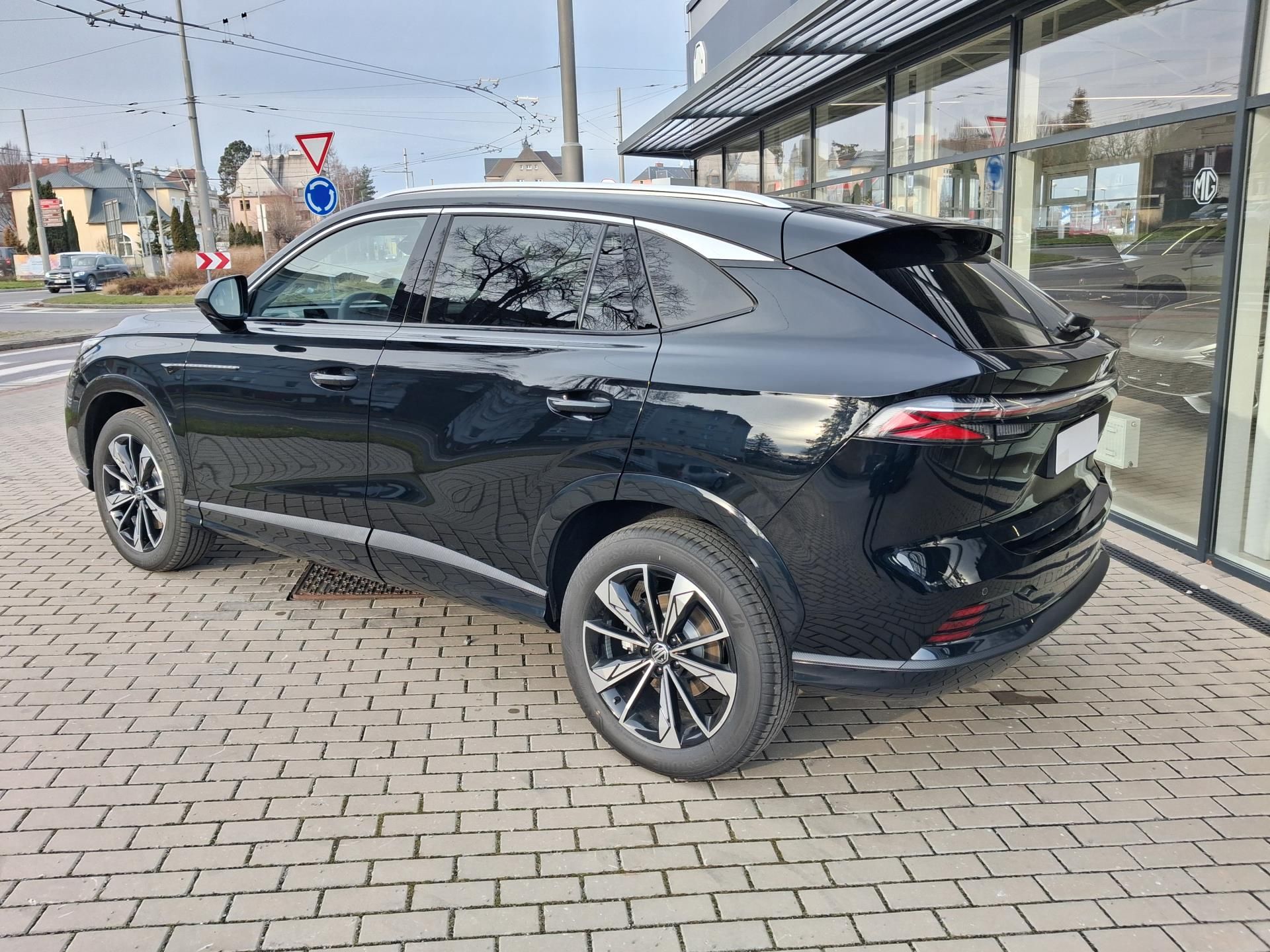 MG HS, EXCLUSIVE 1.5TGI 125kW 7DCT - fotka 3