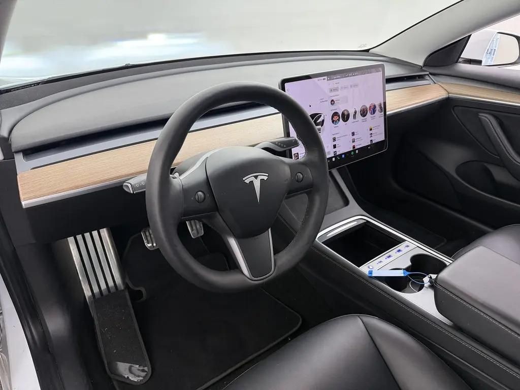 Tesla Model 3, SR LFP 220kW Ryzen 1.Maj - fotka 3