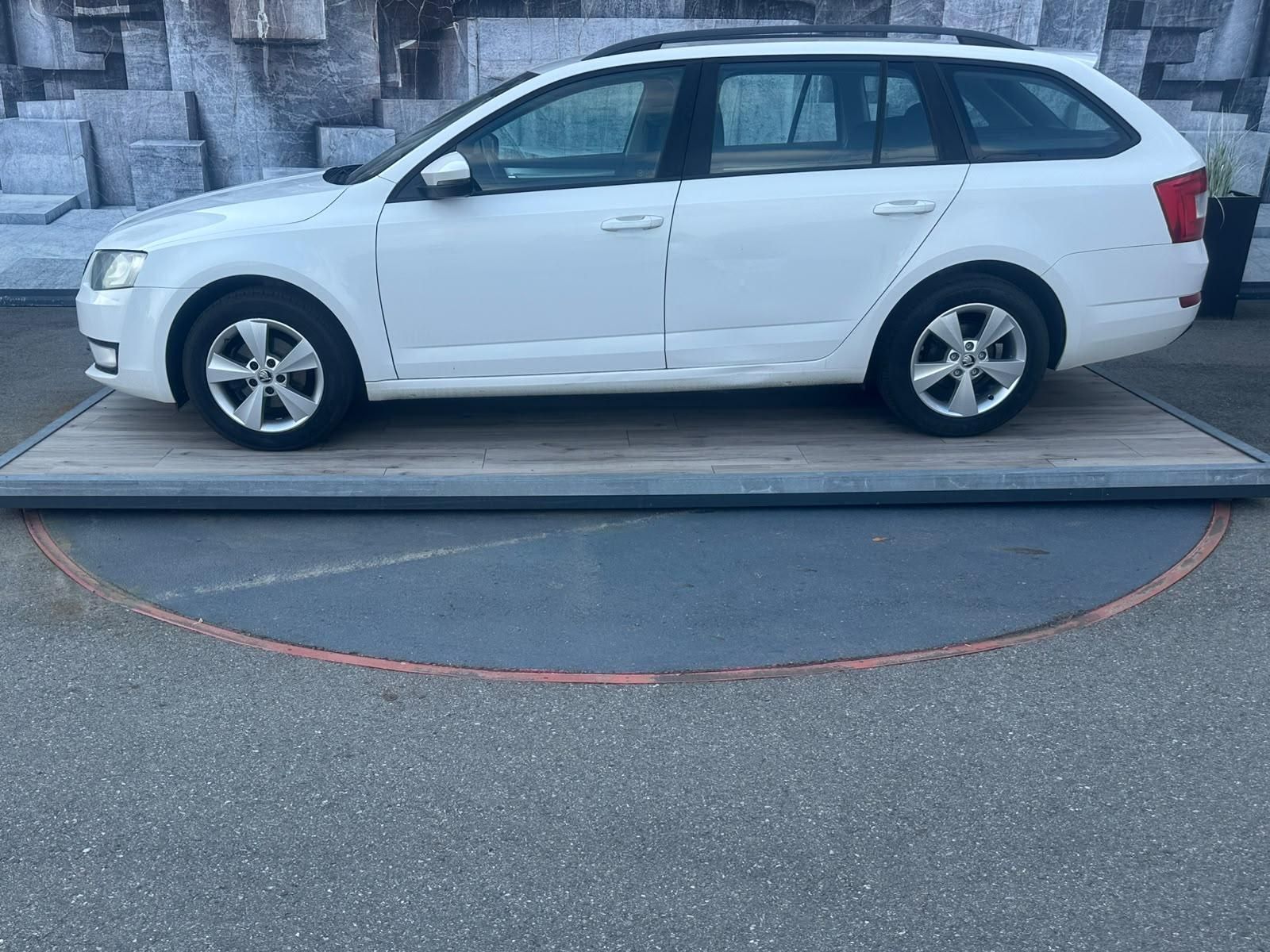 Škoda Octavia, 1.6TDi, 77KW, VYHŘ.SED.,TEMP. - fotka 4