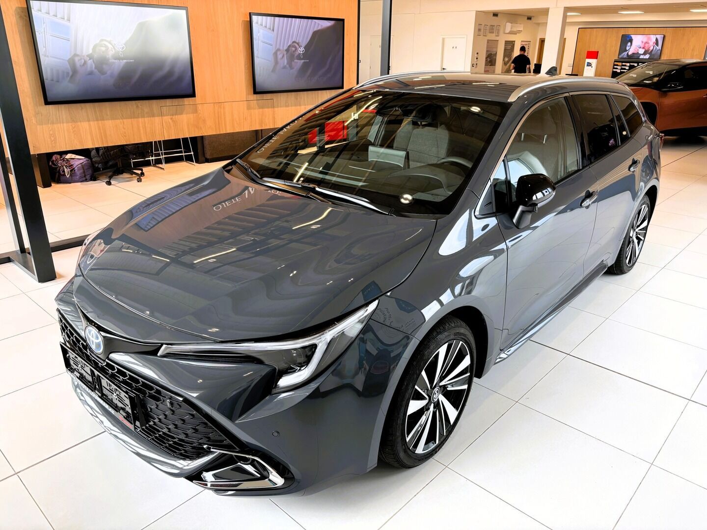 Toyota Corolla, 1,8   TS Style HEV - fotka 3