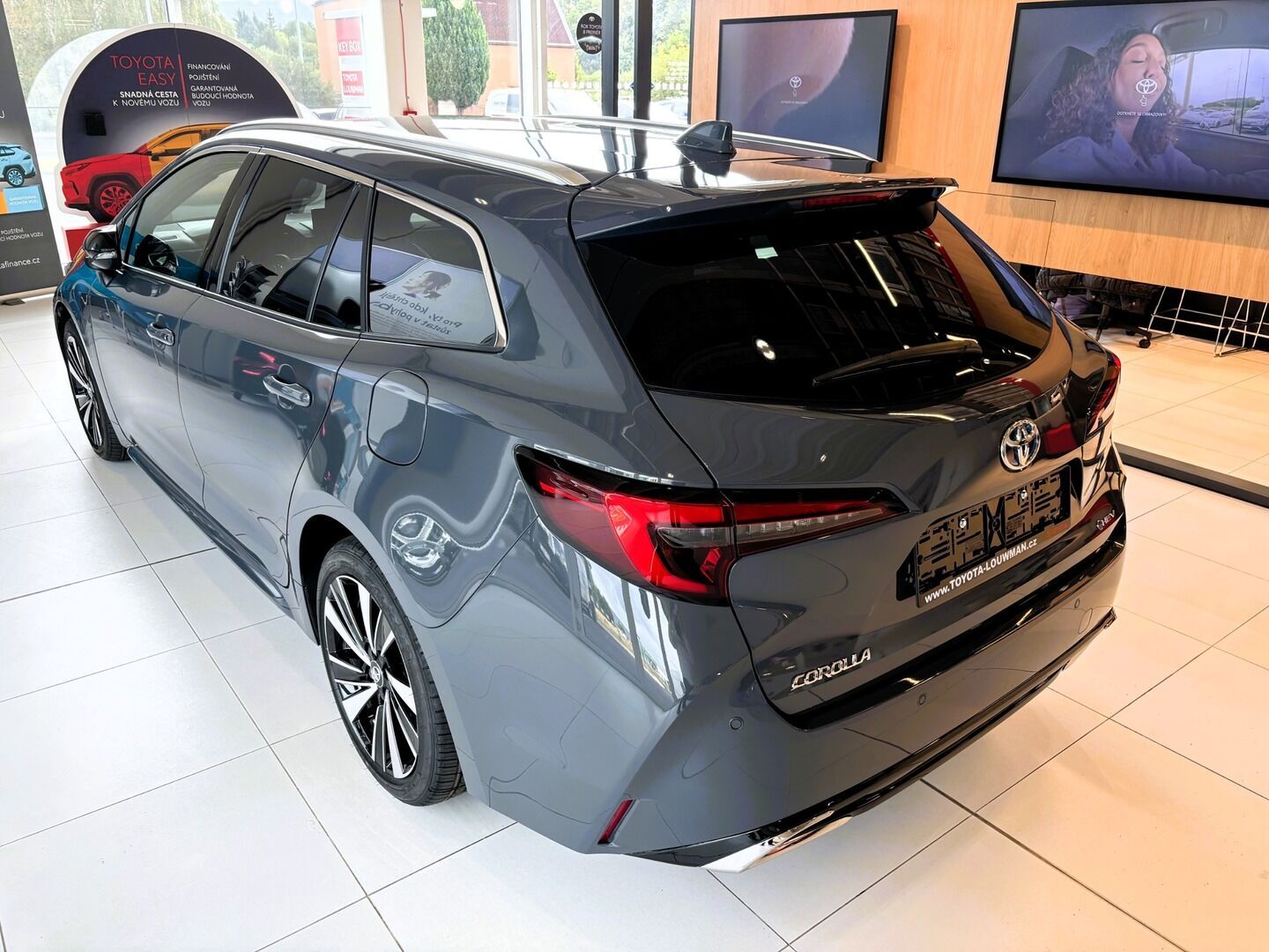 Toyota Corolla, 1,8   TS Style HEV - fotka 5