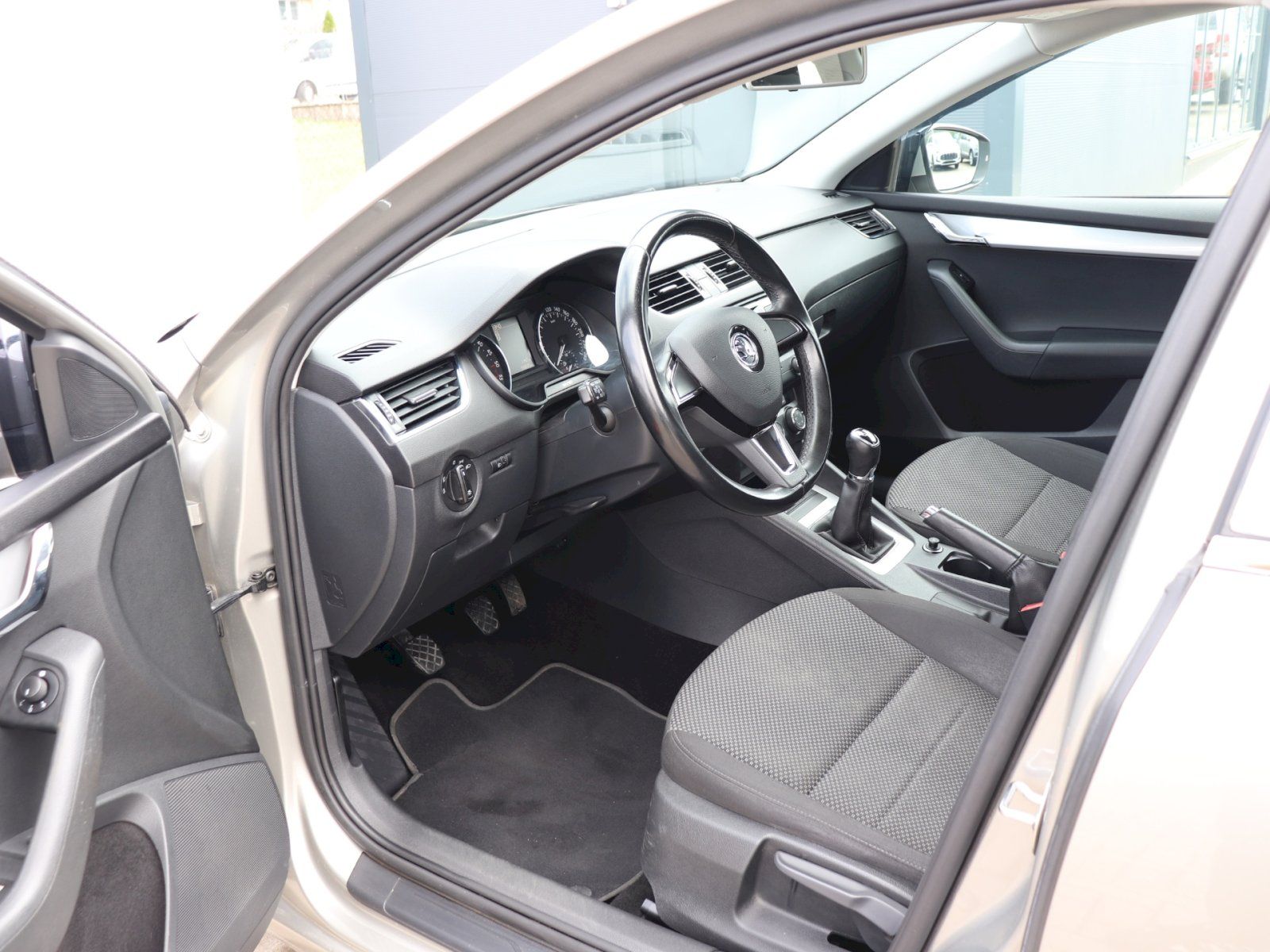 Škoda Octavia, Octavia Ambition 1.6TDI/66kW 5 - fotka 6