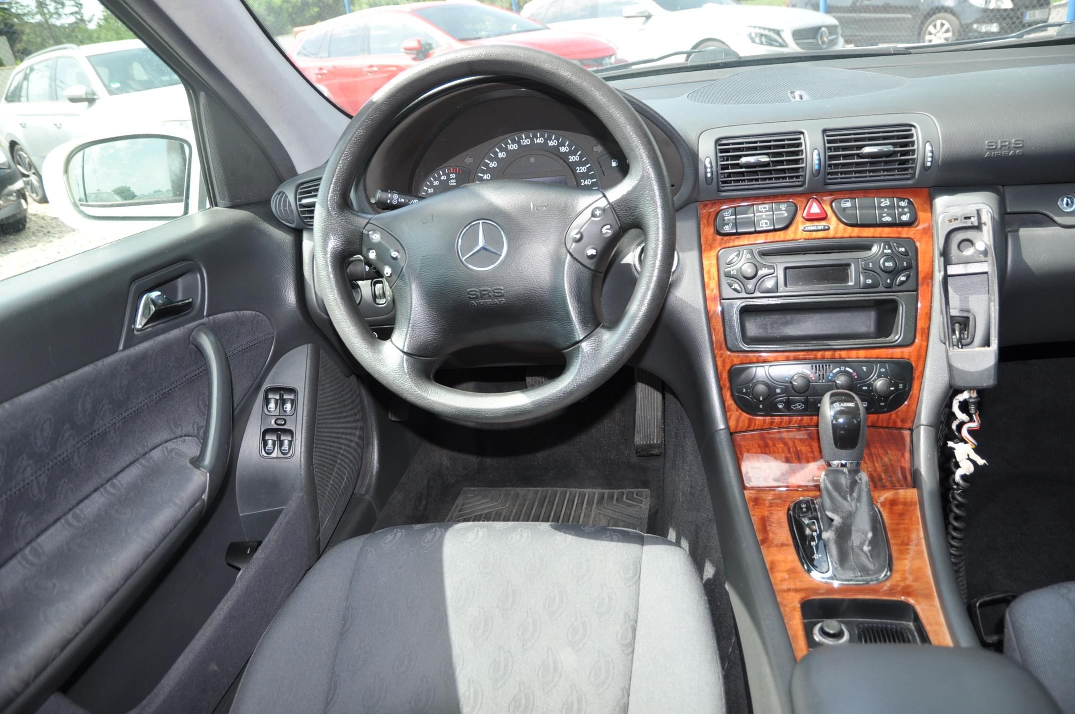 Mercedes-Benz Třídy C, 220CDi 105kW KOMBI Automat - fotka 5