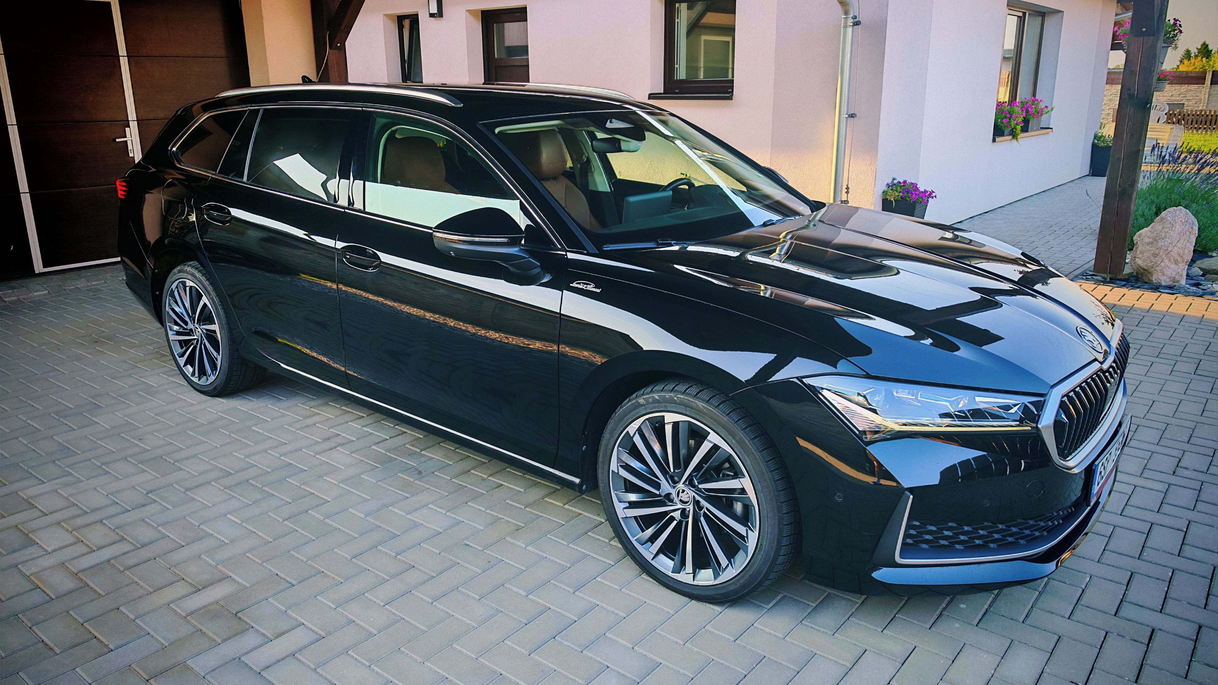 Škoda Superb, 2.0 TDI DSG, L&K, Laurin, ČR - fotka 4