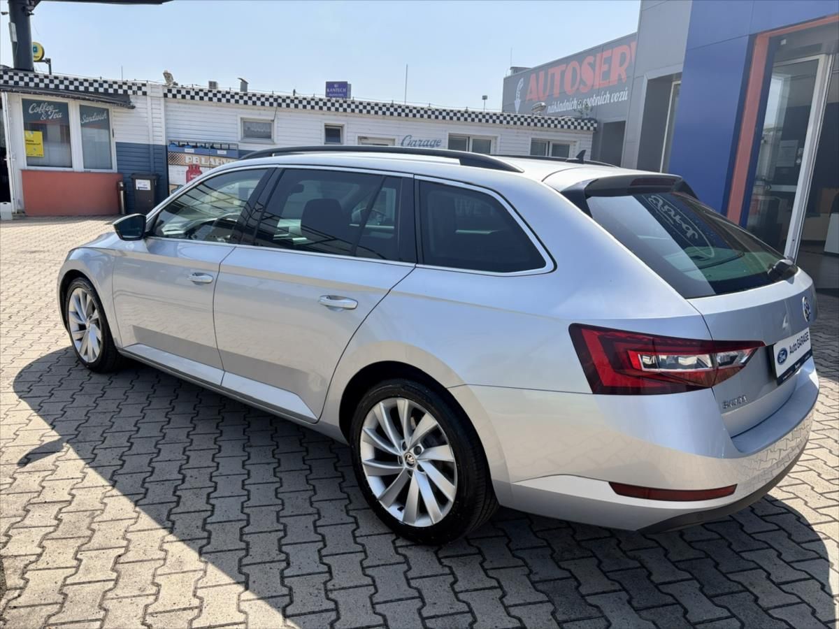 Škoda Superb, 2,0 TDI  Style Navi bi-Xenon - fotka 6
