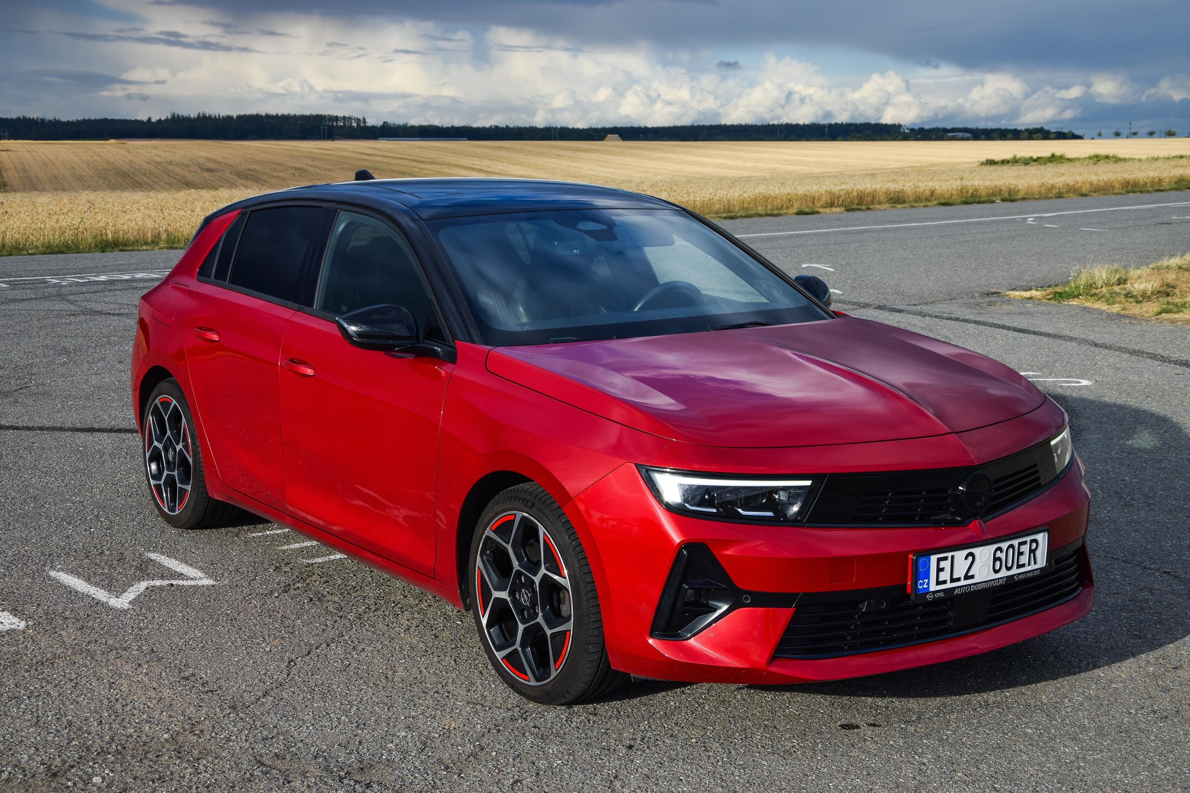 Opel Astra, Opel Astra 1.6 Plug-in Hybrid - fotka 3