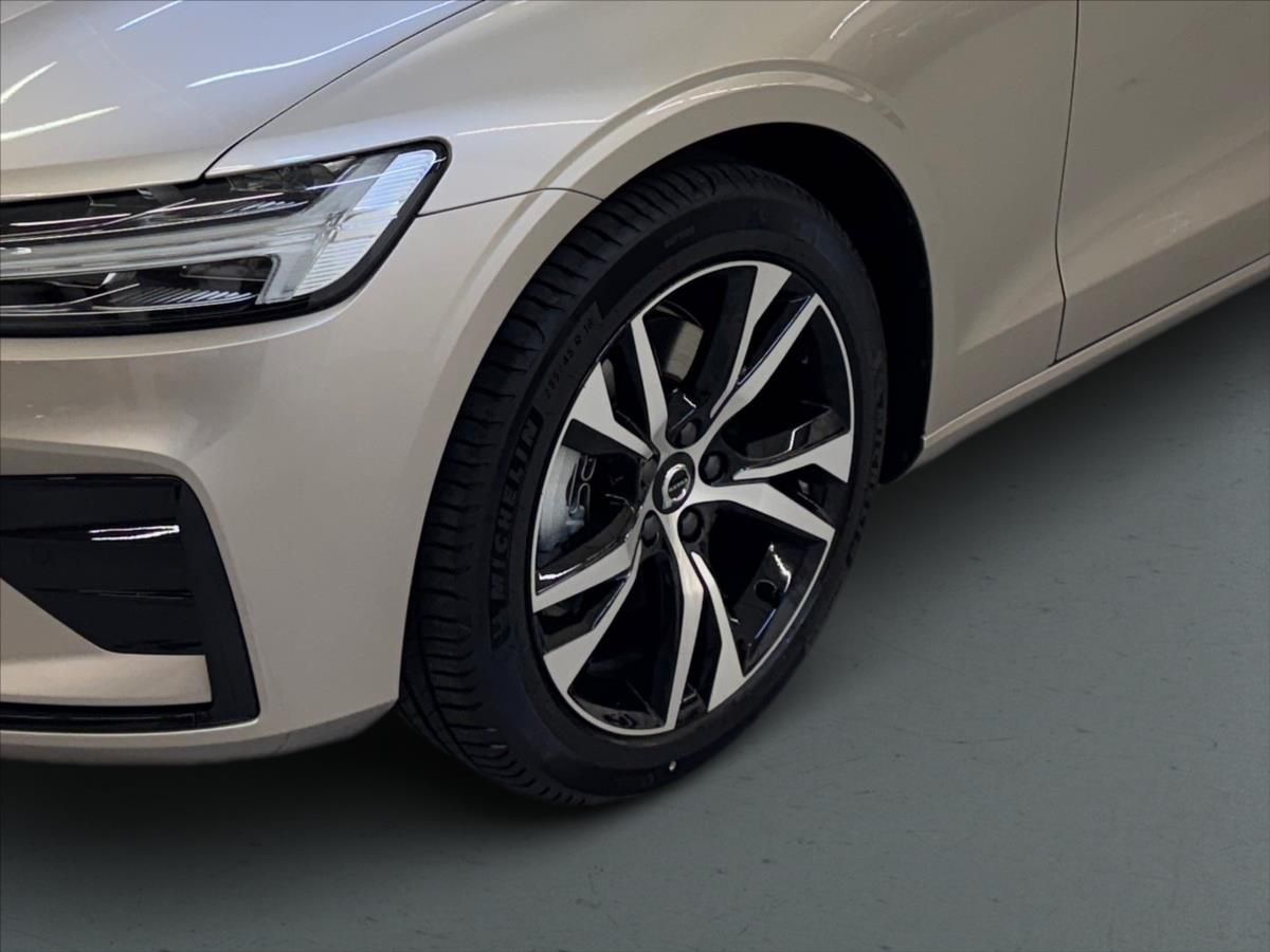 Volvo V60, 2,0 V60 B4 Plus Dark 1228 - fotka 6