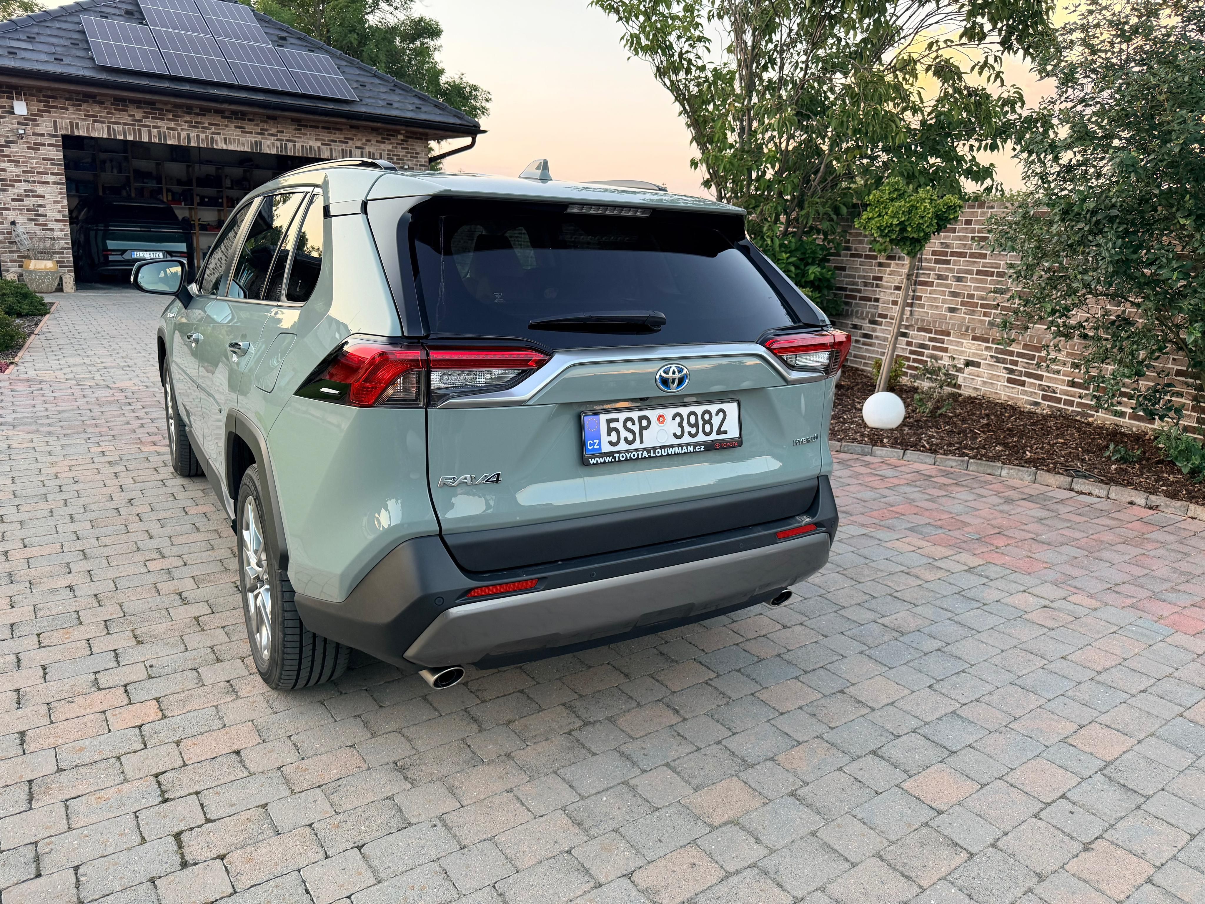 Toyota Rav4, 2.5 Hybrid Executive 4WD | 202 - fotka 2