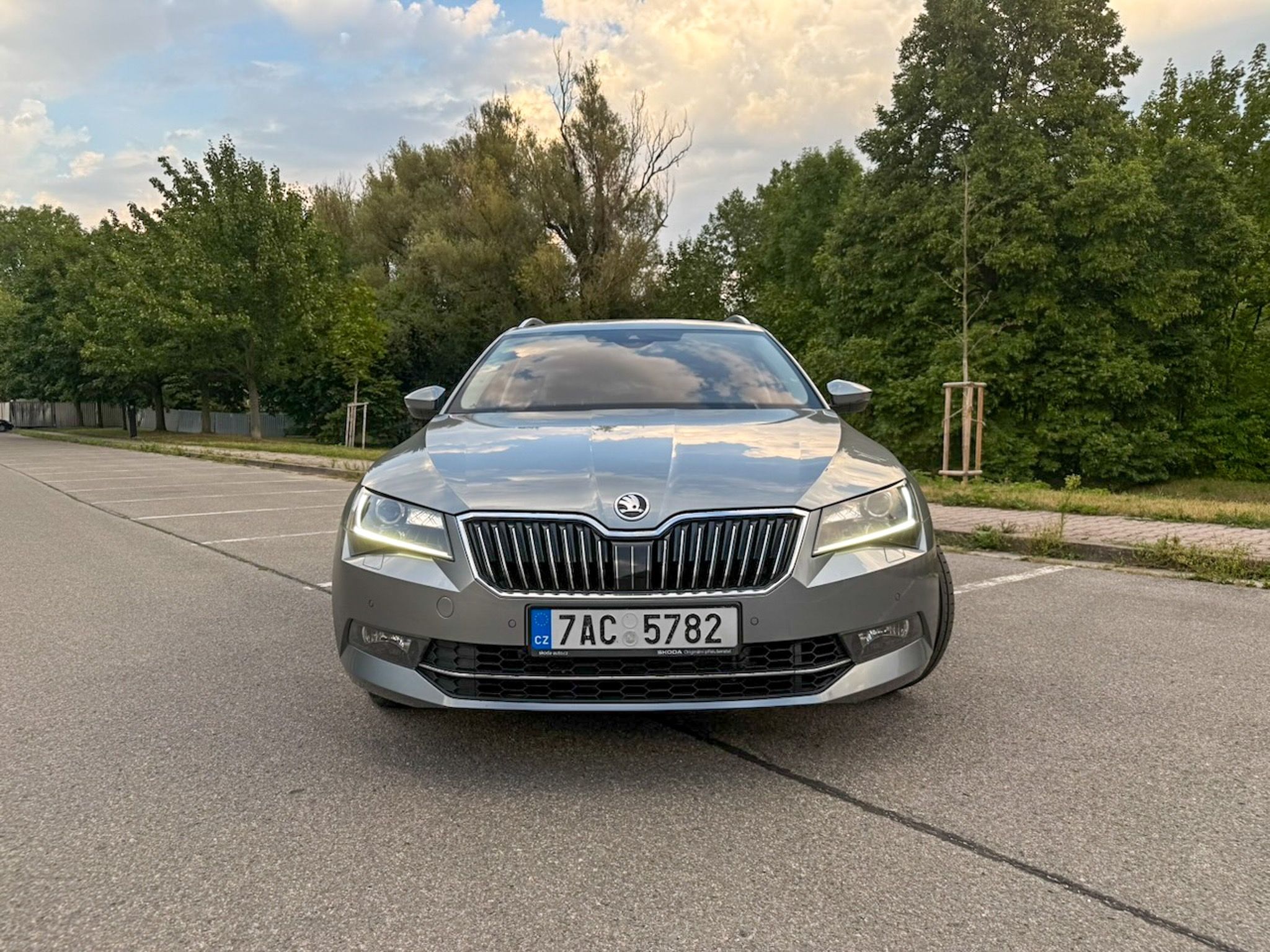 Škoda Superb, 2.0TSI,4x4,L&K,206kw,DCC,tažné - fotka 2