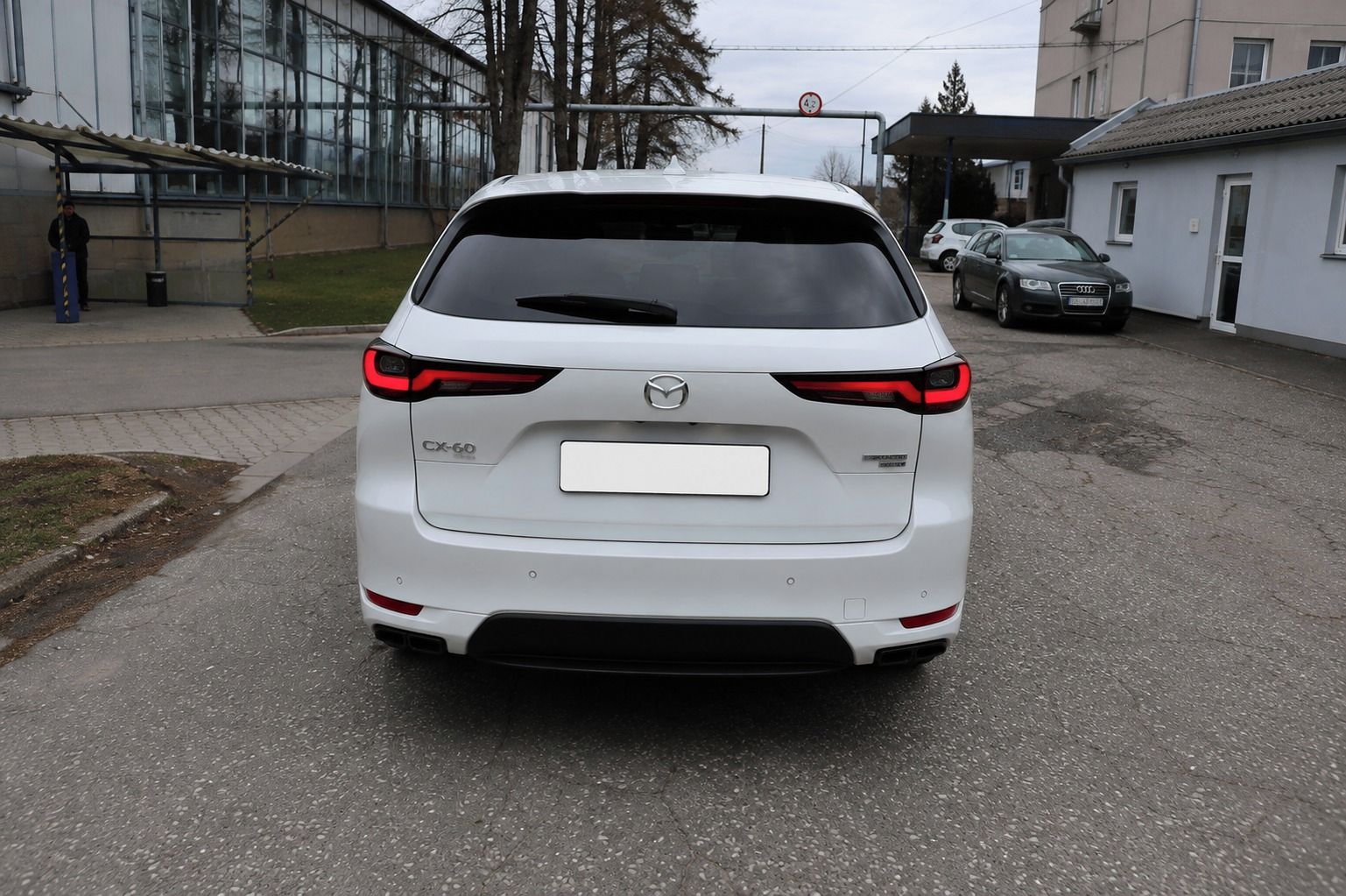 Mazda CX-60, Takumi 2.5L e-Skyactiv - fotka 5