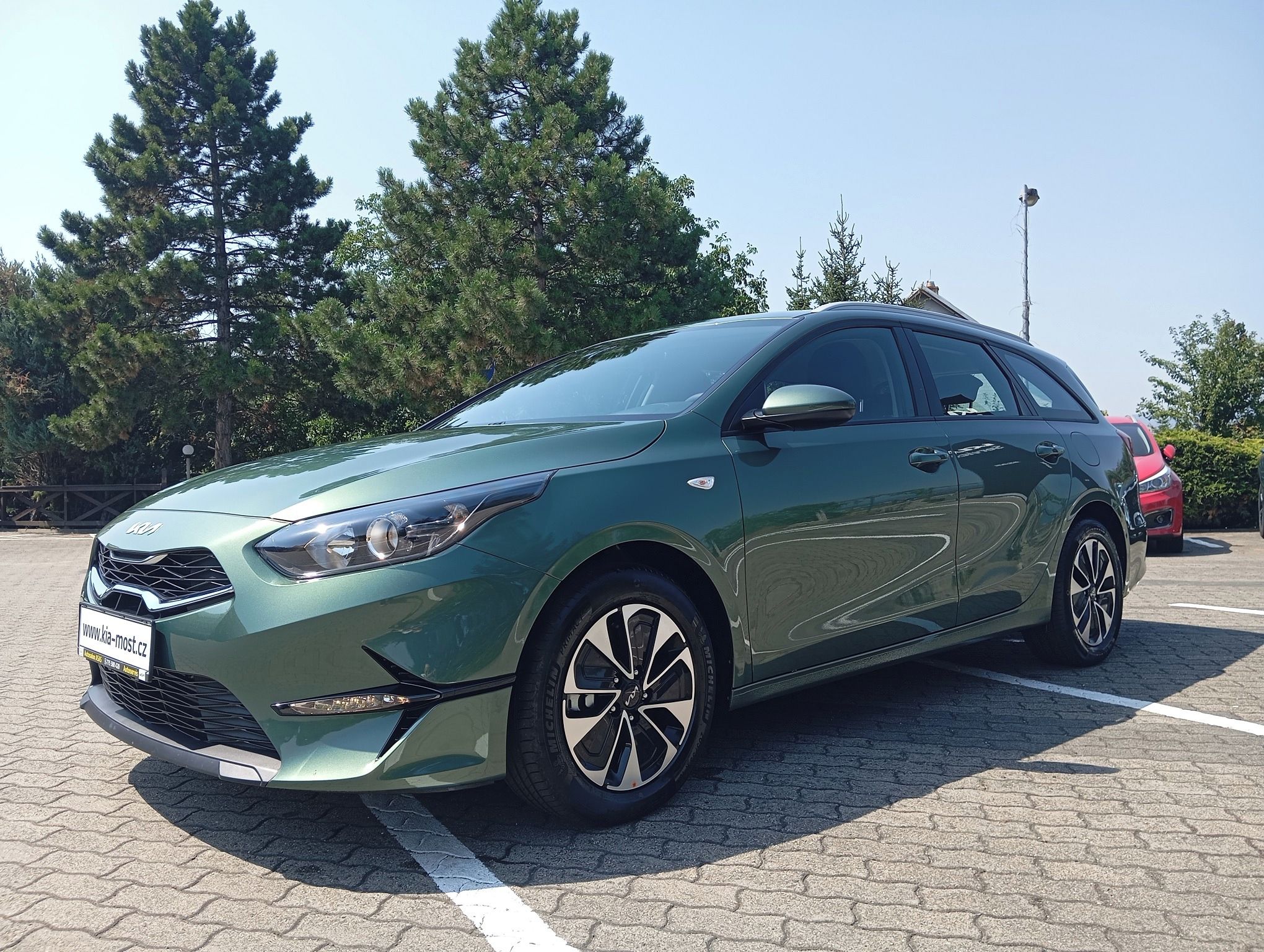 Kia Cee´d SW, 1.5 T-GDi 7DCT automat SPIN - fotka 4