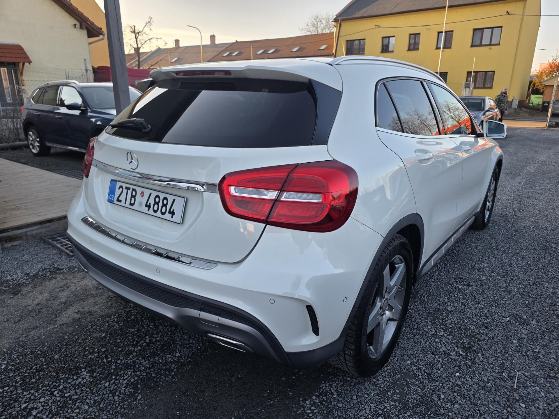 Mercedes-Benz GLA, 220CDI 4-MATIC AMG-Paket - fotka 4