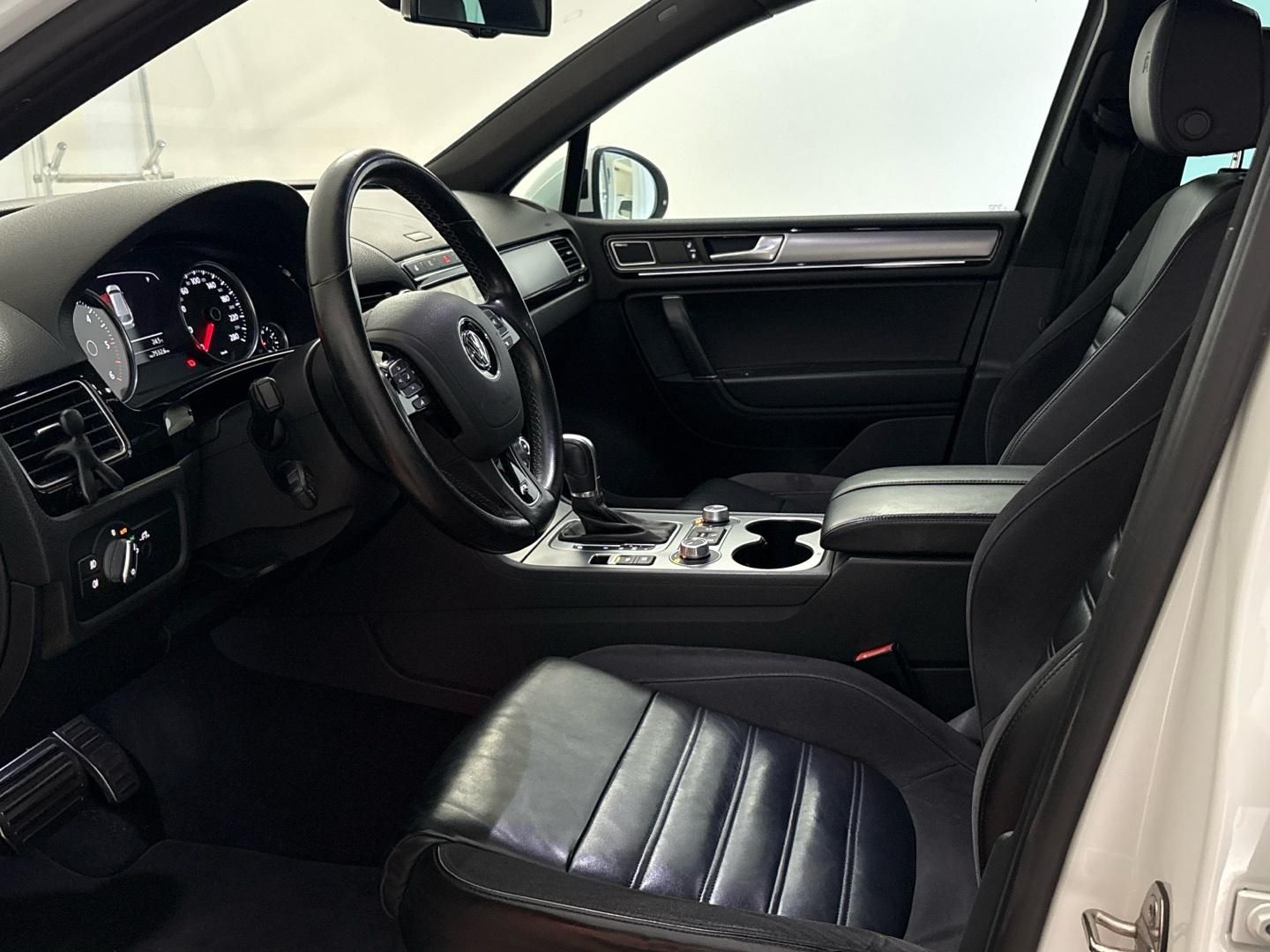 Volkswagen Touareg, Exclus. V6 3,0 TDI BMT 8TT - fotka 6