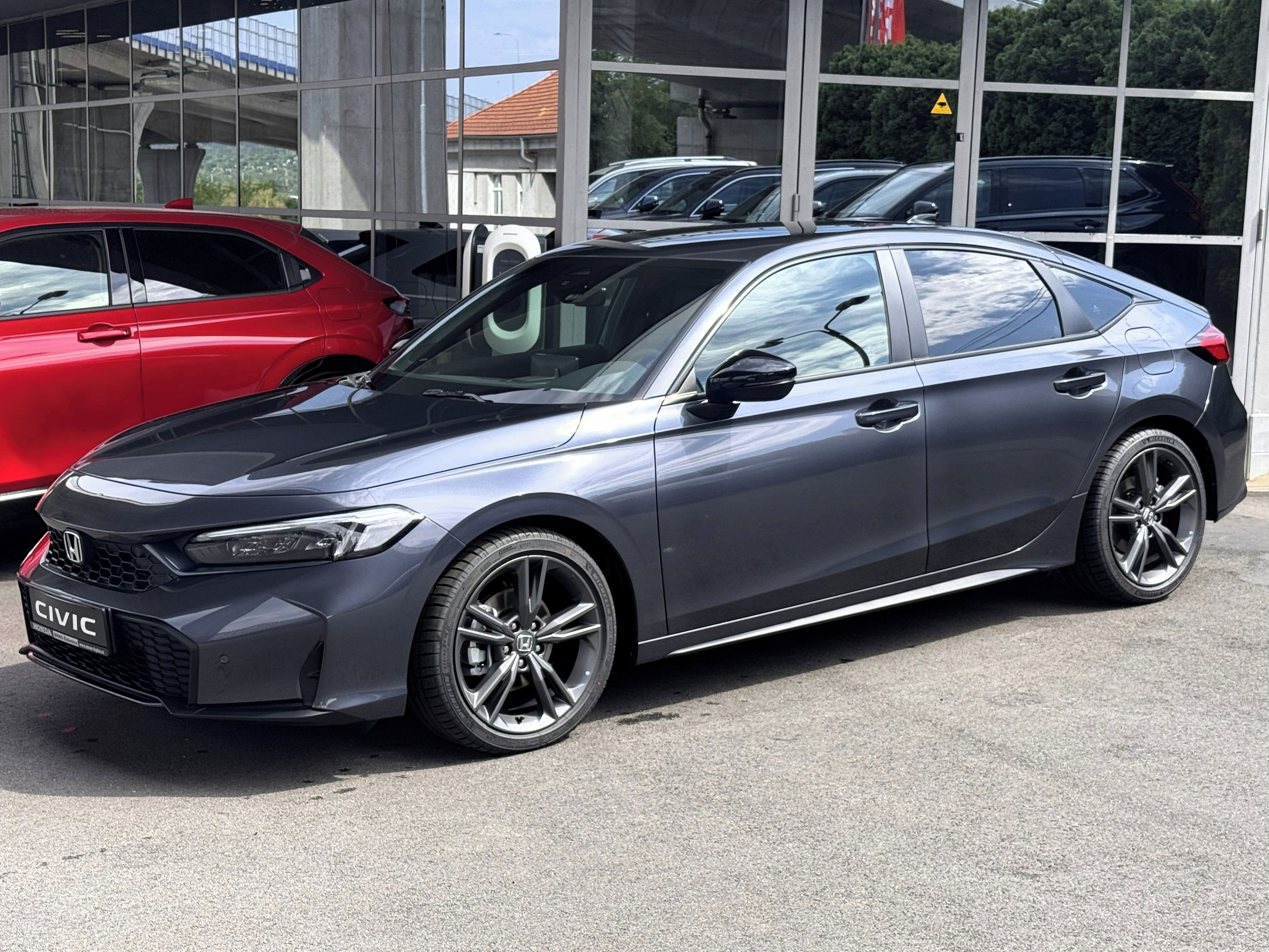Honda Civic, 2.0e:HEV Sport - fotka 3