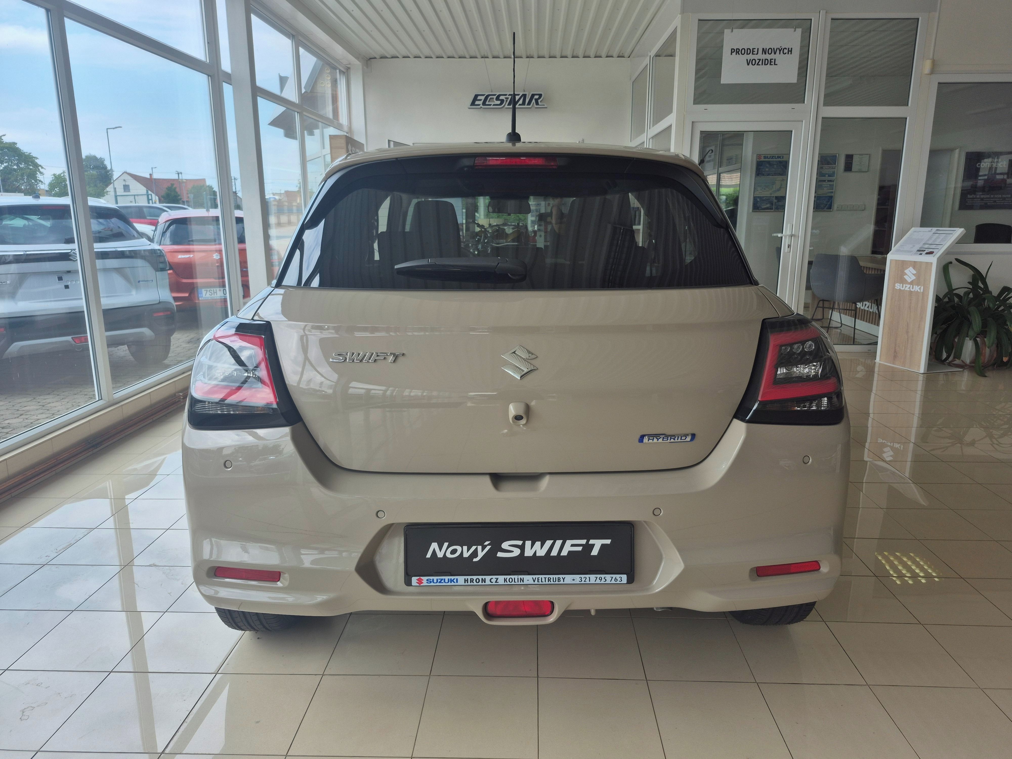 Suzuki Swift, 1,2 Premium automat - fotka 6