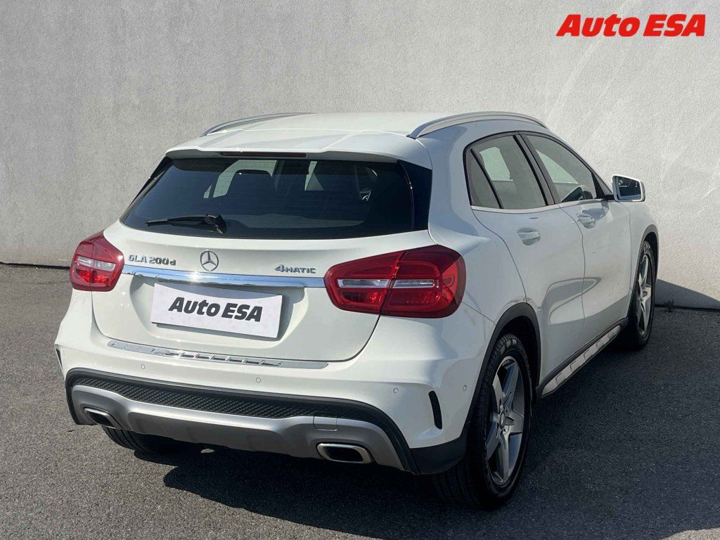 Mercedes-Benz GLA, 200D - fotka 4