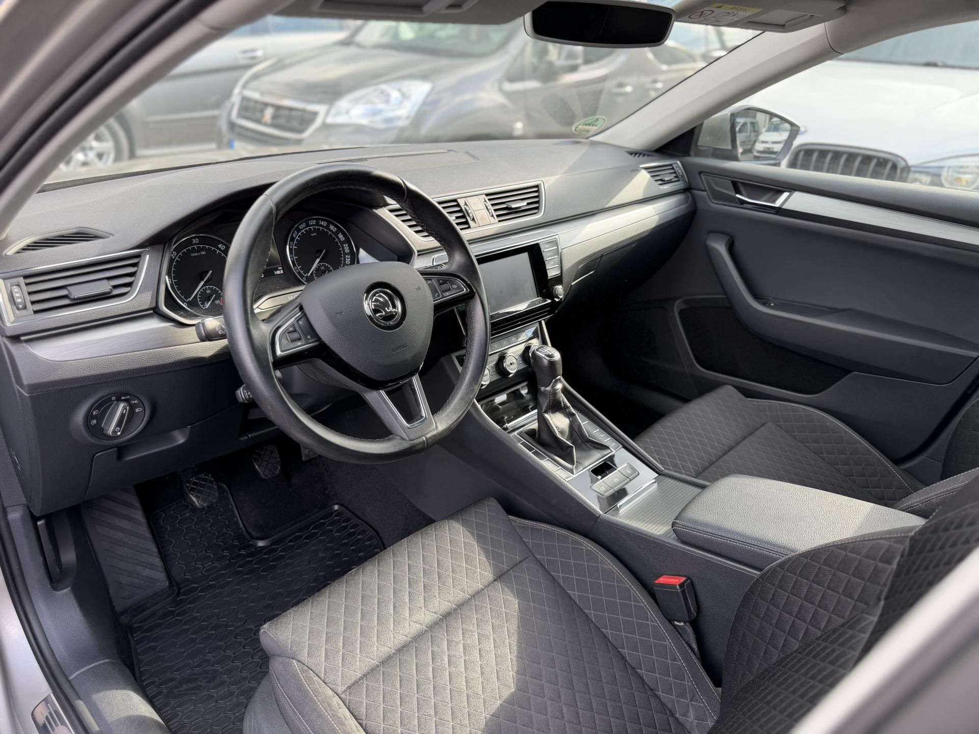Škoda Superb, 2.0 TDi, 110kw, manual, tažné - fotka 3