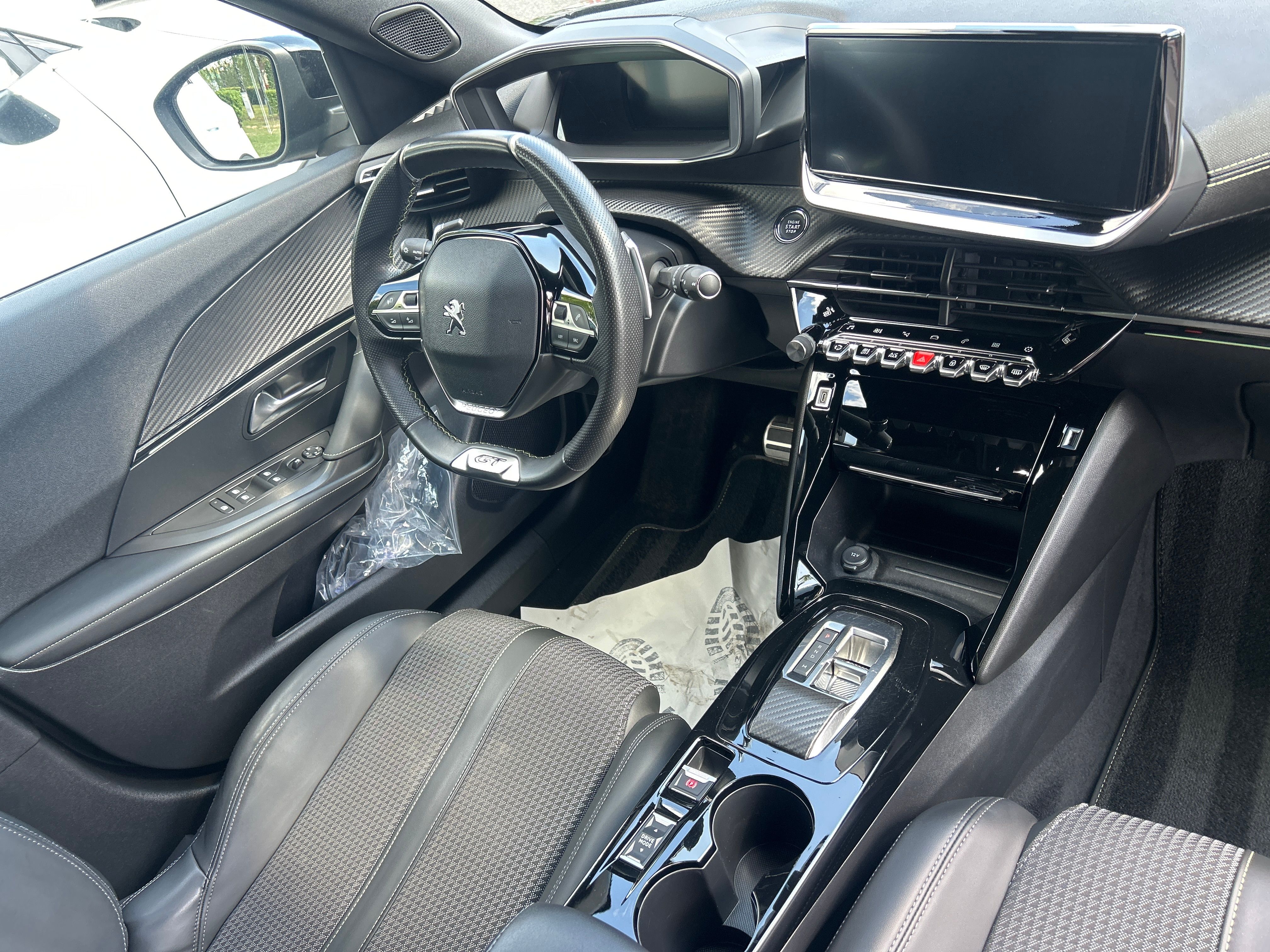 Peugeot 2008, 1.5 HDI/96 kwAUT/ČR/GT LINE 1. - fotka 4