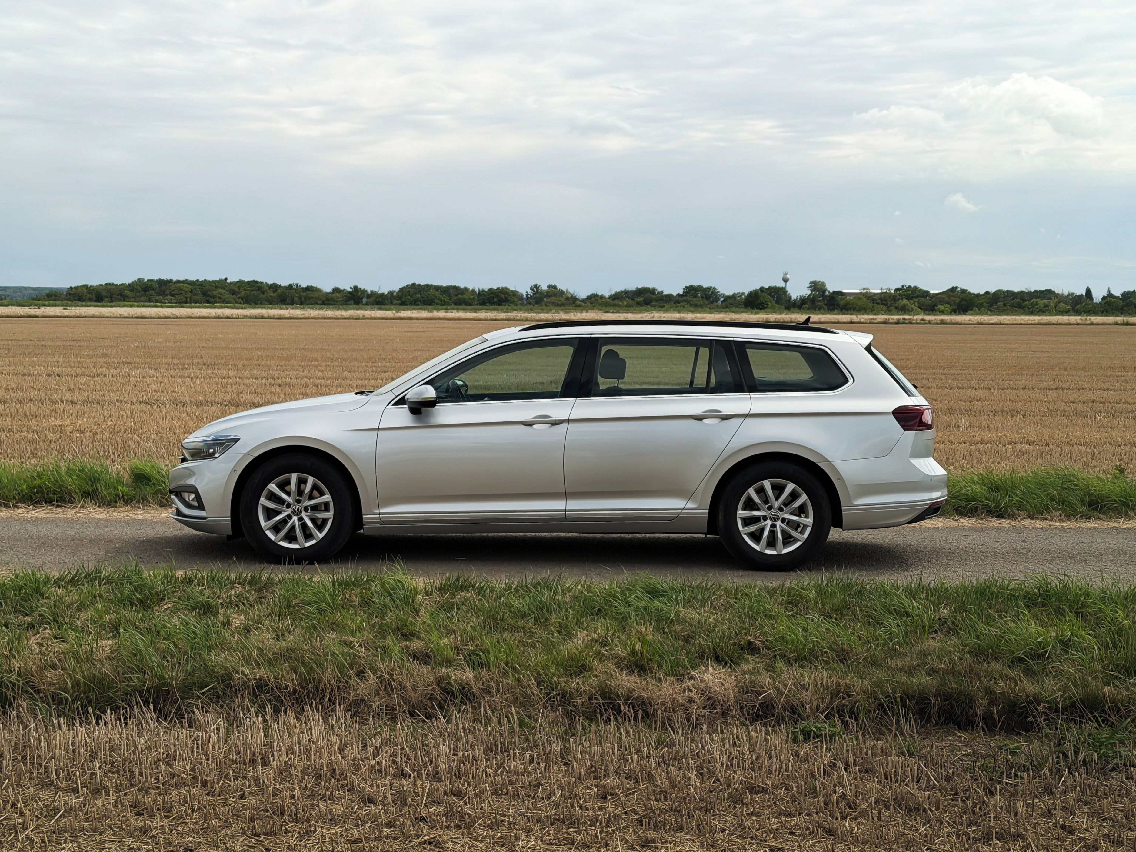 Volkswagen Passat Variant, 2.0 TDI Matrix LED, pano tažné - fotka 2