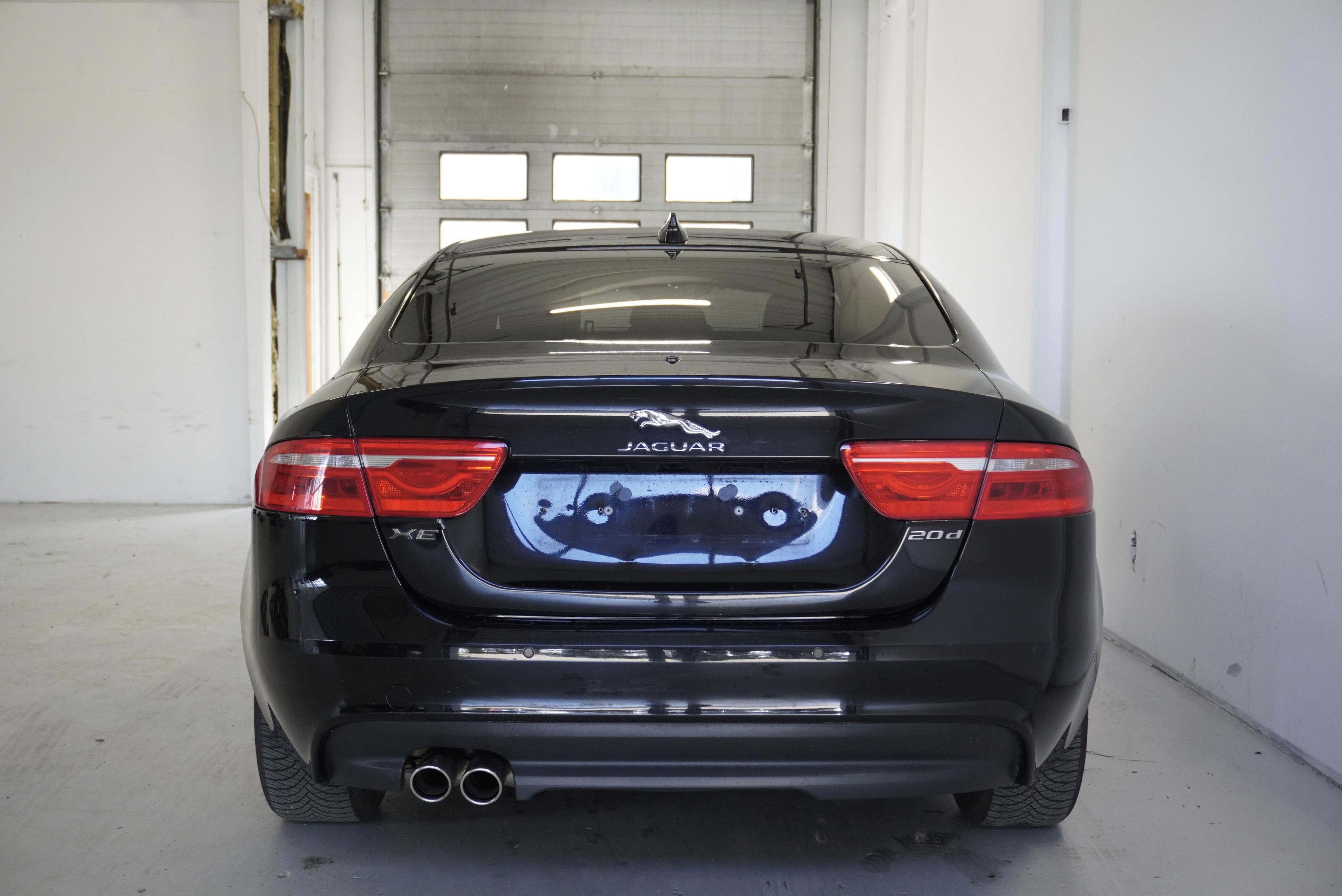 Jaguar XE, 2.0D - fotka 4