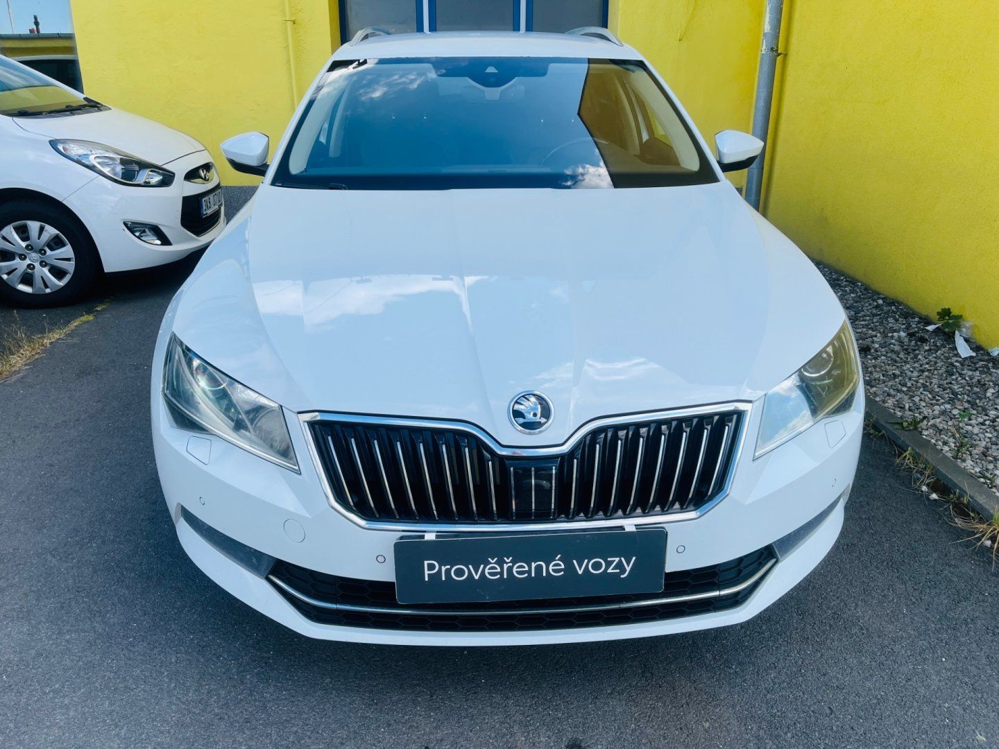 Škoda Superb, 2.0 Tdi 140 kW DSG 4x4 LAURIN - fotka 2