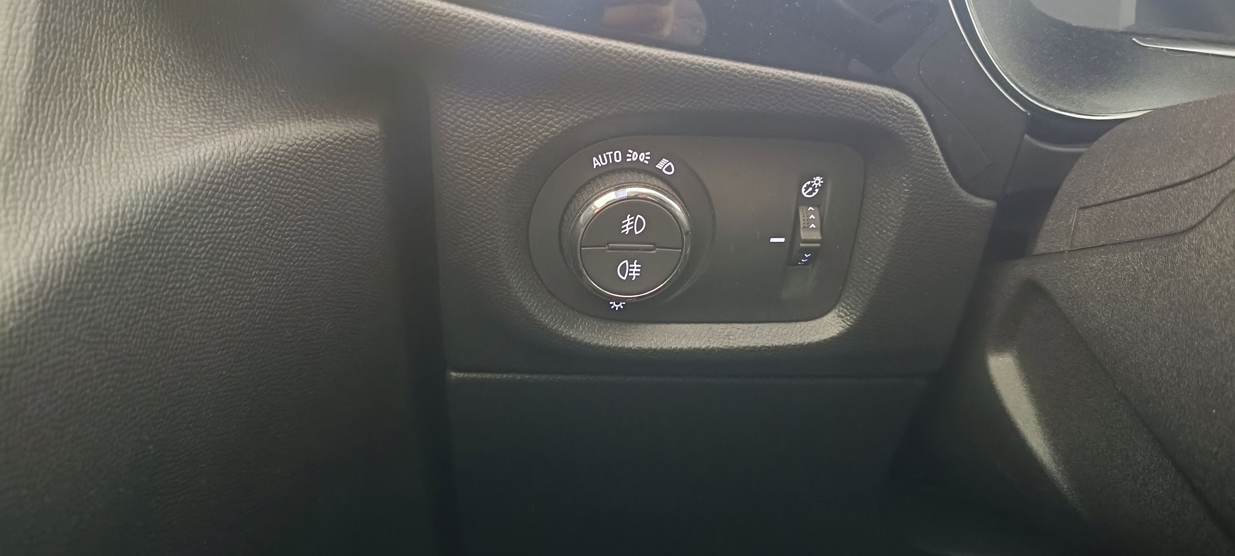 Opel Corsa, Elektro 100 Kw - fotka 4