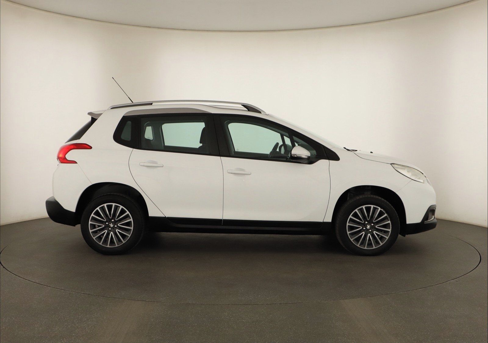 Peugeot 2008, 1.2 PureTech - fotka 6