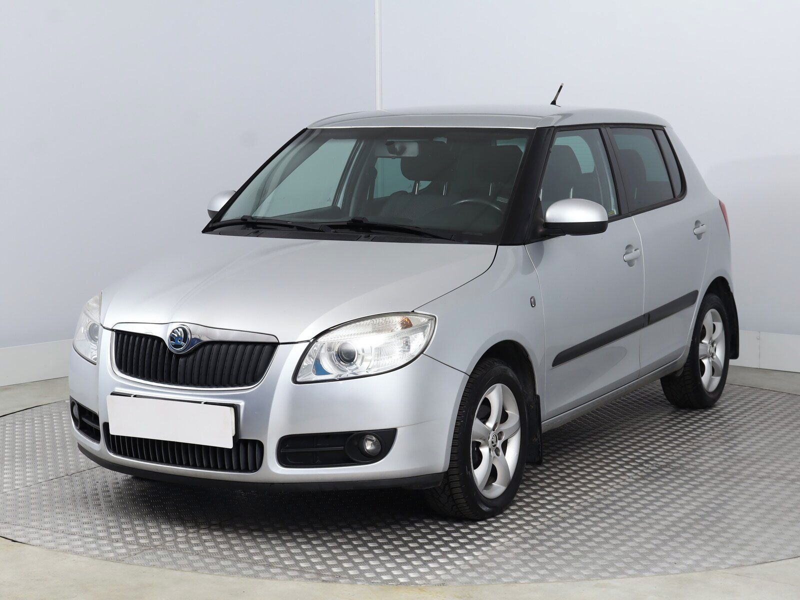 Škoda Fabia, 1.2 12V, po STK, jezdí výborně - fotka 2