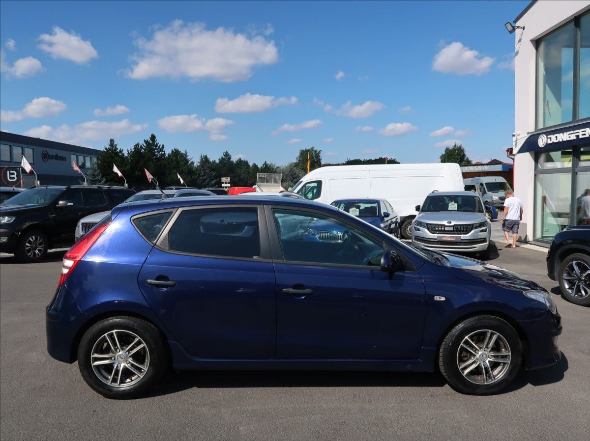Hyundai i30, 1,4 CVVT,80kW,1majČR,Klima - fotka 5