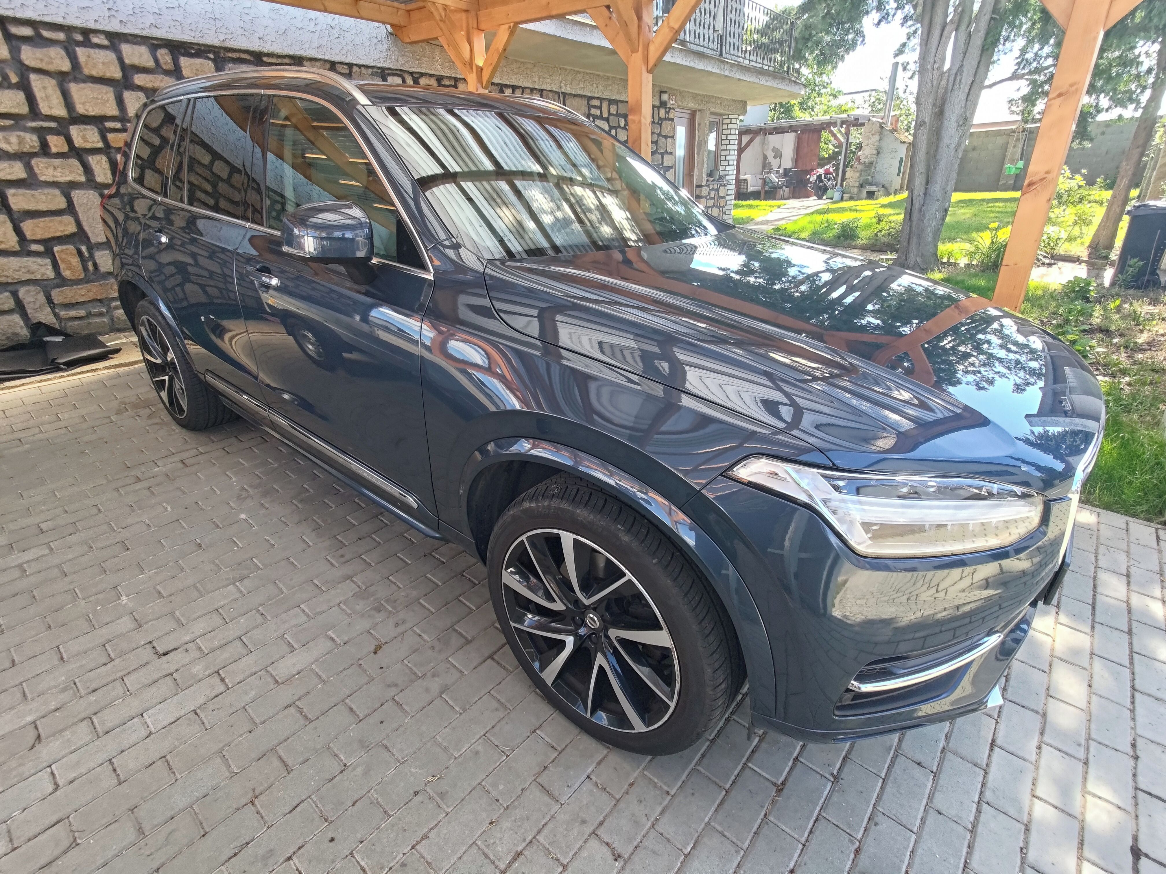 Volvo XC90, 2.0 D5 173kW Inscription 7míst - fotka 2