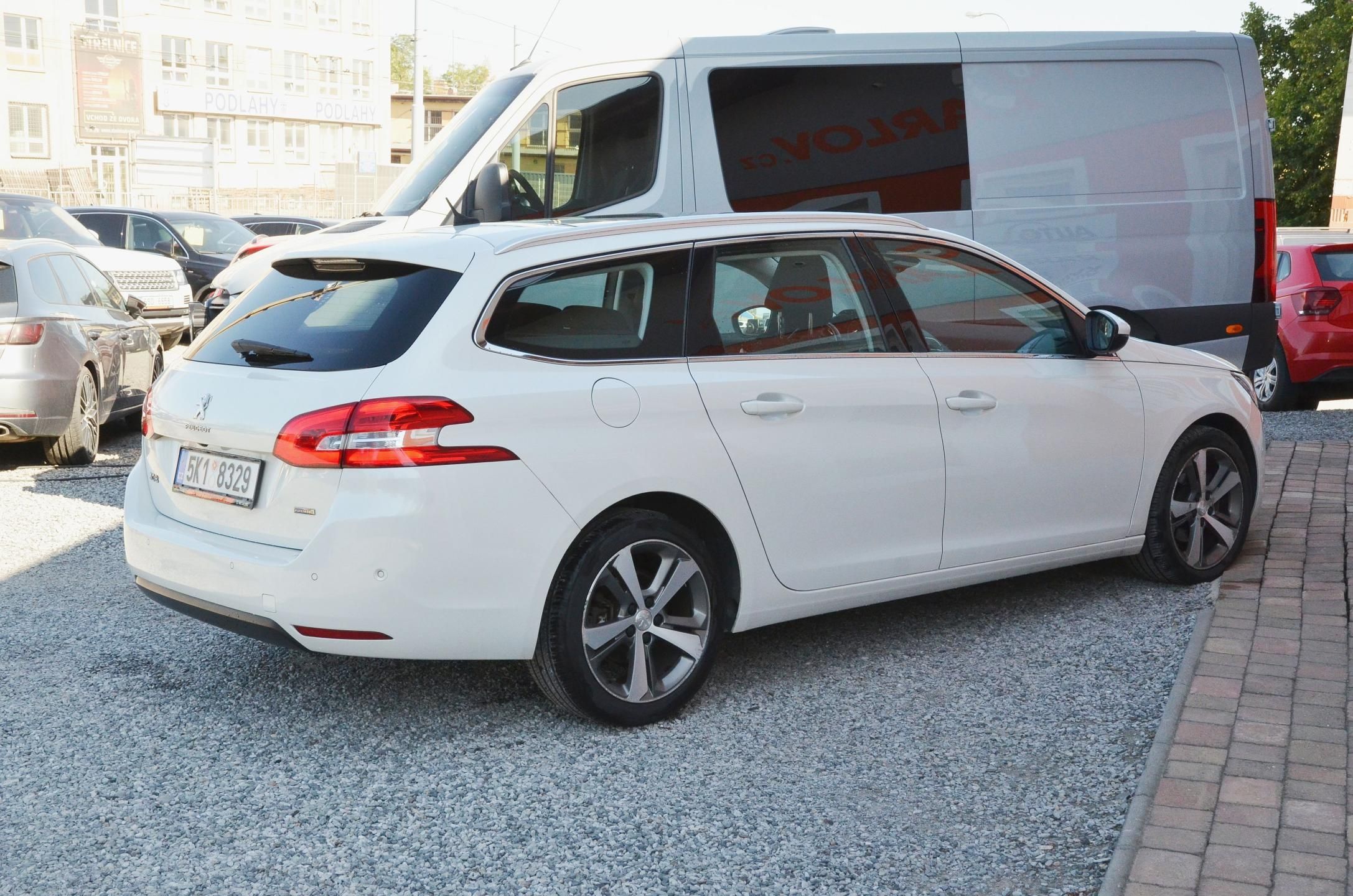 Peugeot 308, SW 1.2 96kW Allure / AUTOMAT - fotka 6