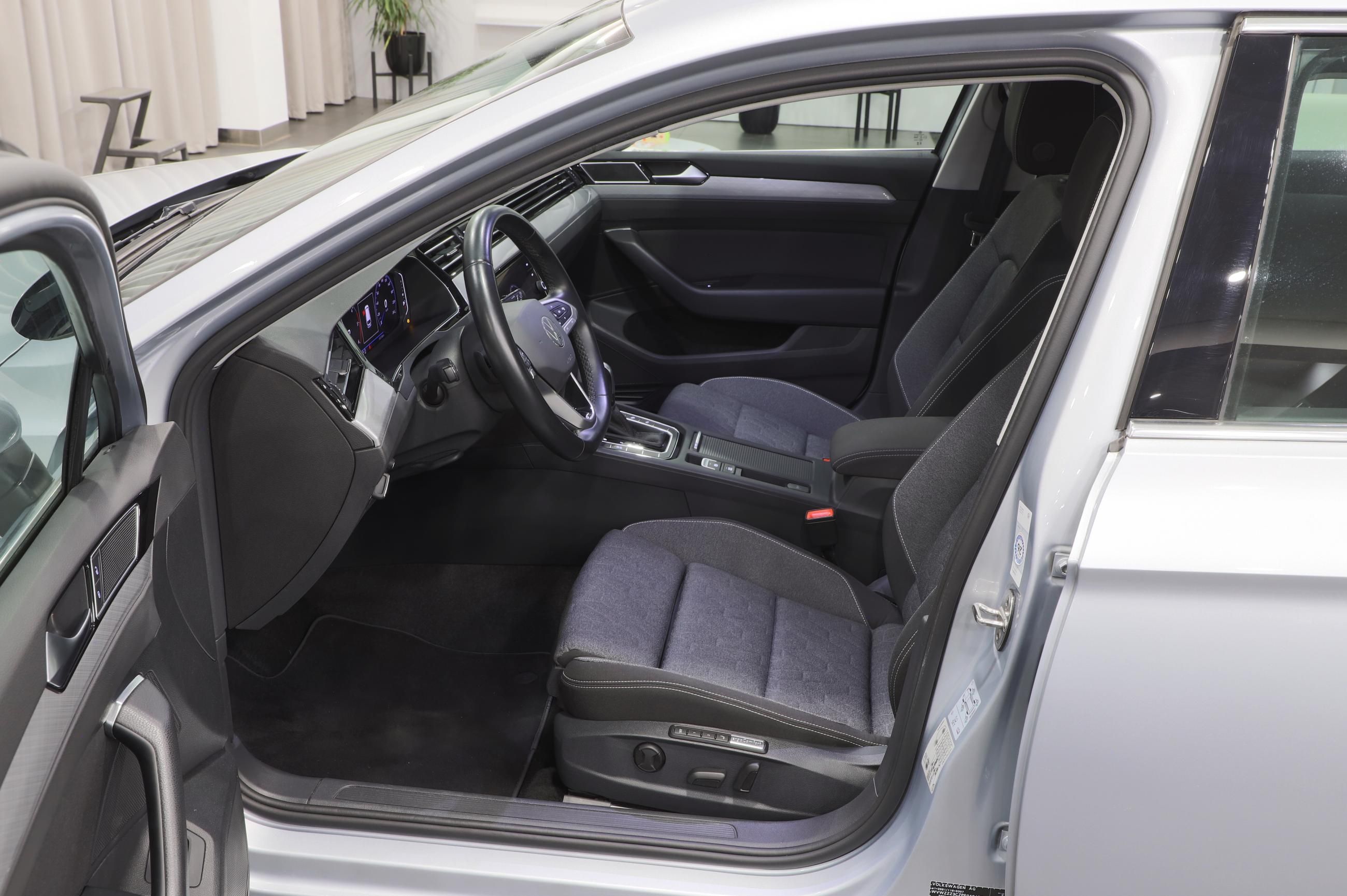 Volkswagen Passat, TDI 110kW DSG / Tažné / Matrix - fotka 6