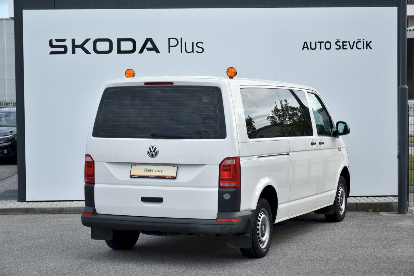 Volkswagen Transporter, 2.0 TDI 75kW 9 Míst - fotka 2