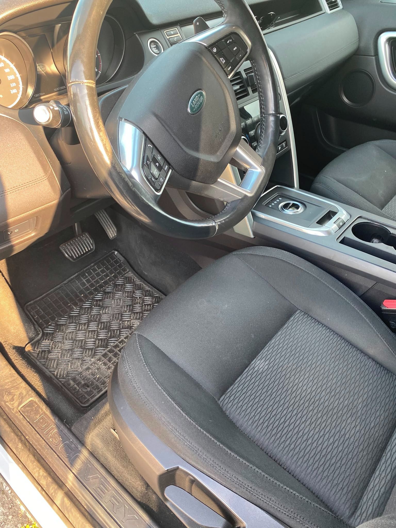 Land Rover Discovery Sport, 2,0 TD4 NOVÉ V ČR,NAVI,4x4 - fotka 6