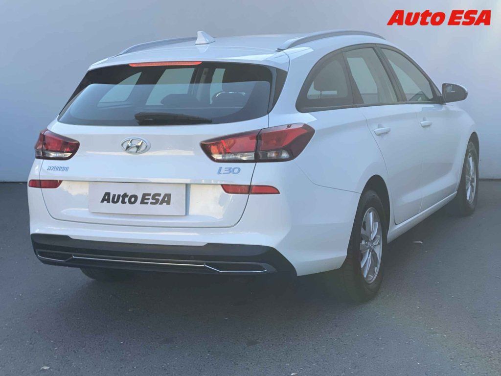 Hyundai i30, 1.6 CRDi,ČR,AC,kamera - fotka 4