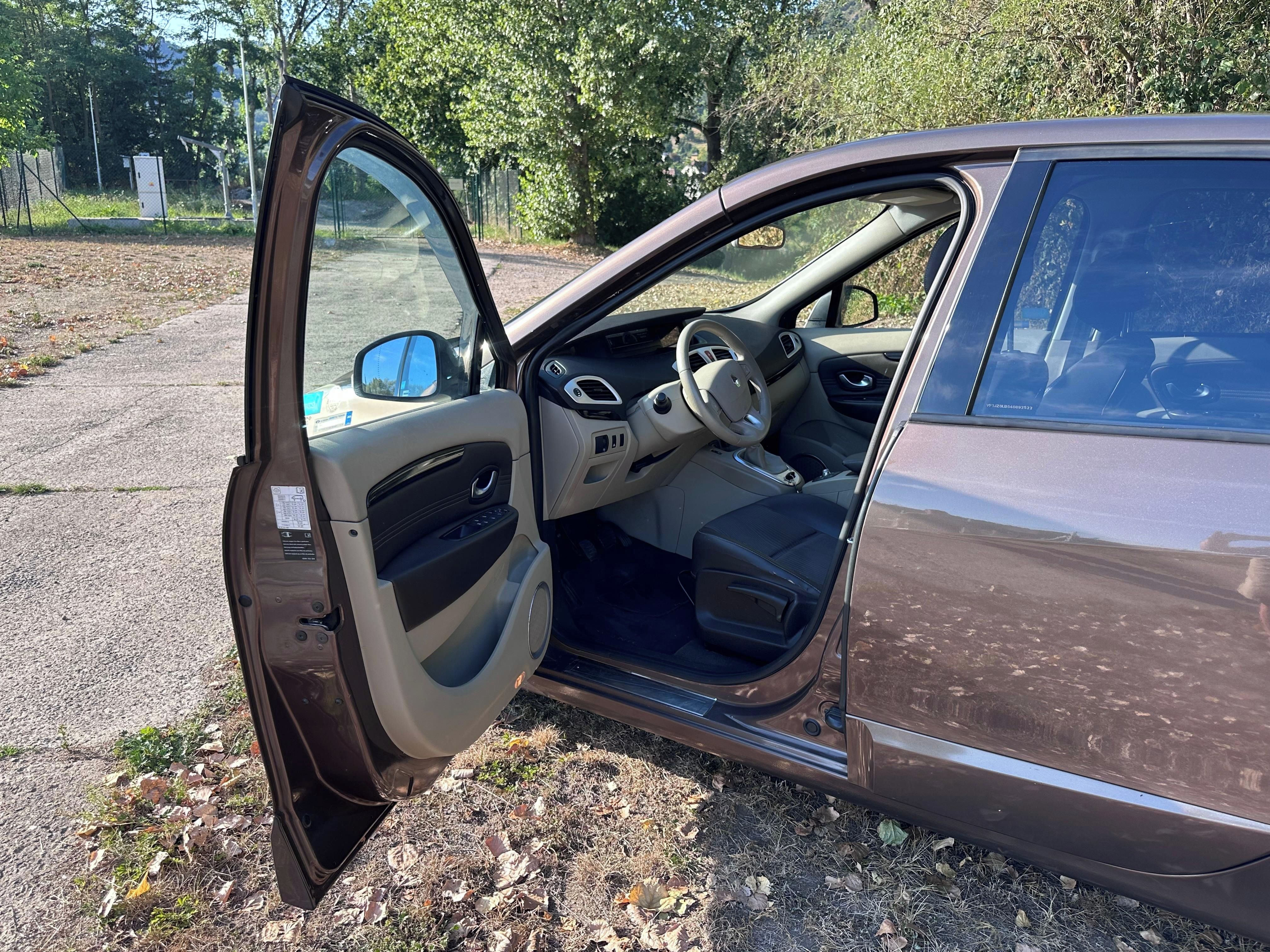 Renault Grand Scénic, 2.0 dCi 160, pravidelný servis - fotka 5