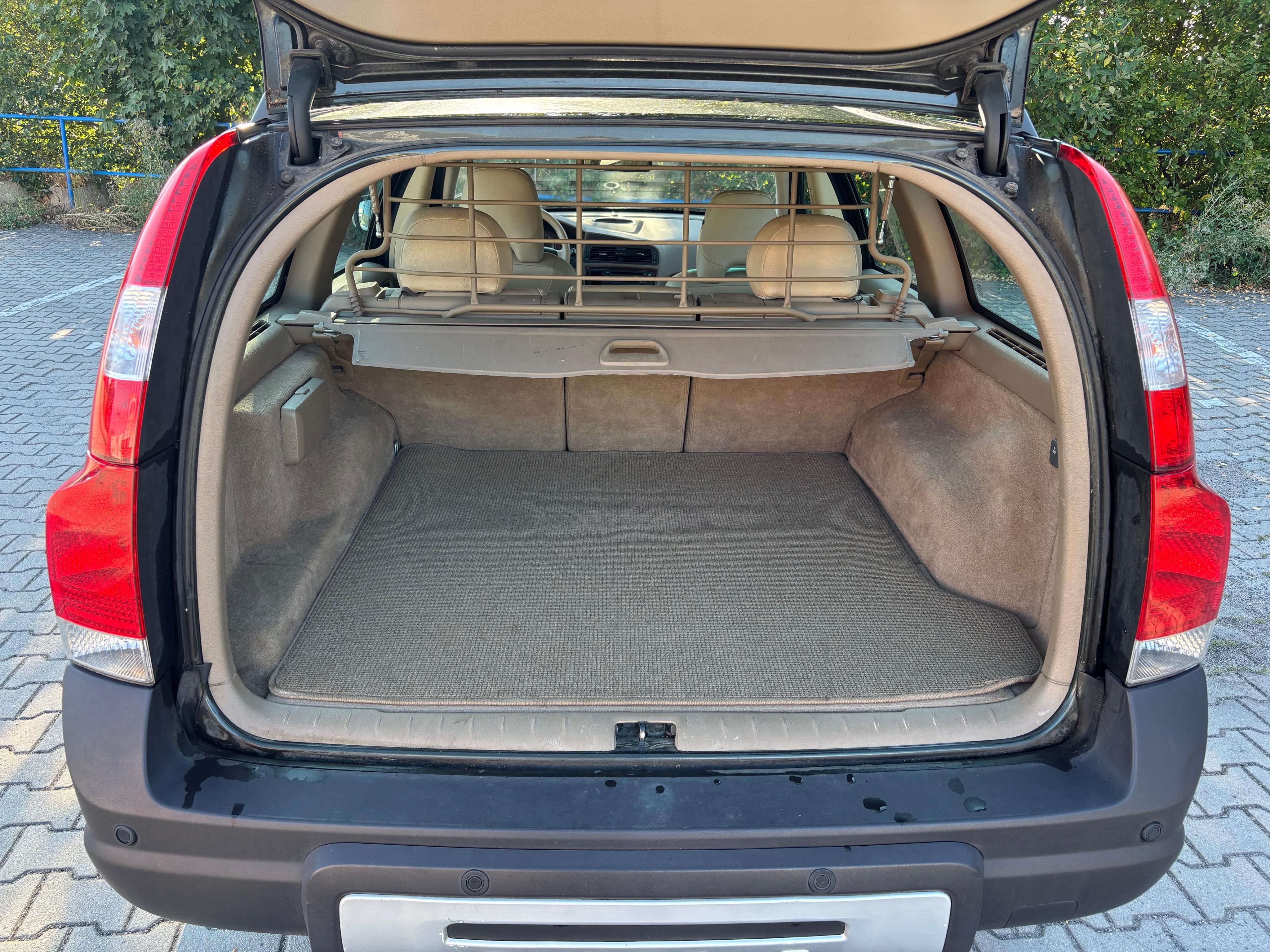 Volvo XC70, 2.4l diesel,136kW, manuál - fotka 6