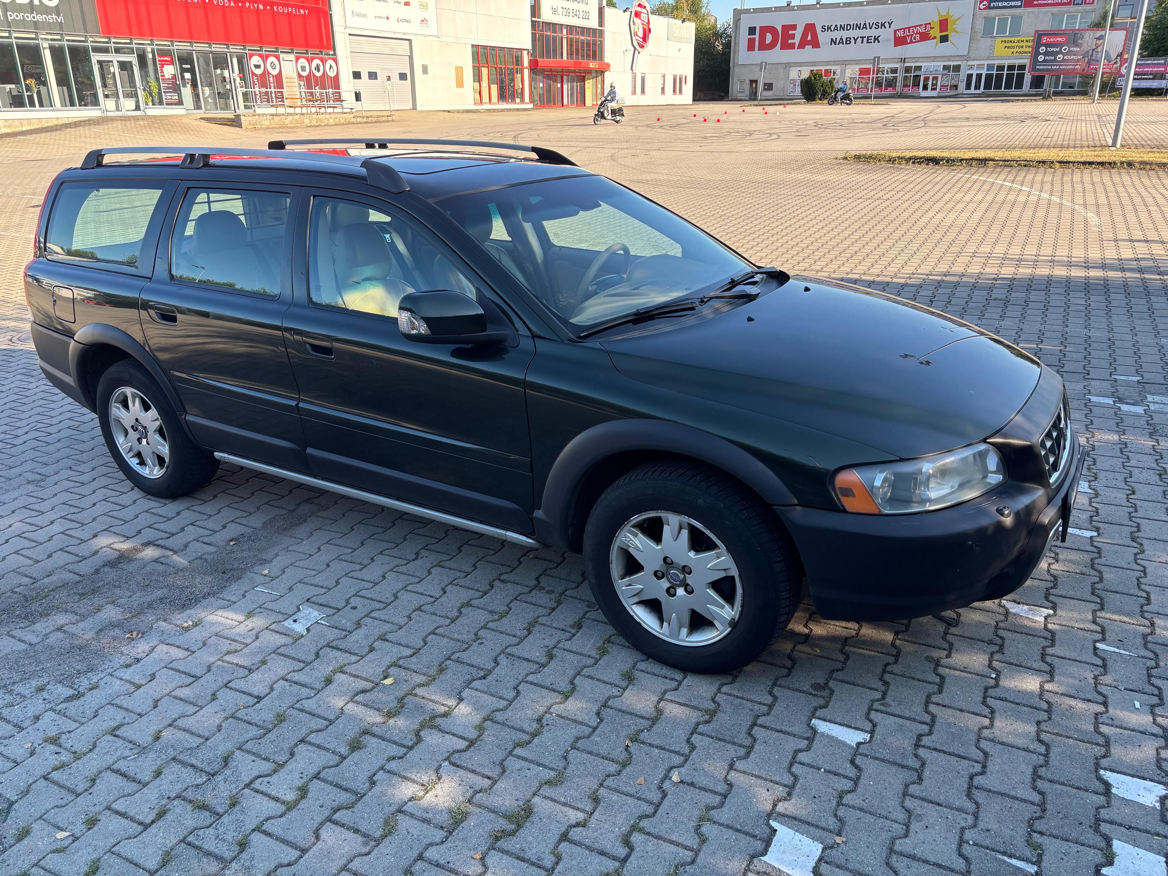Volvo XC70, 2.4l diesel,136kW, manuál - fotka 4