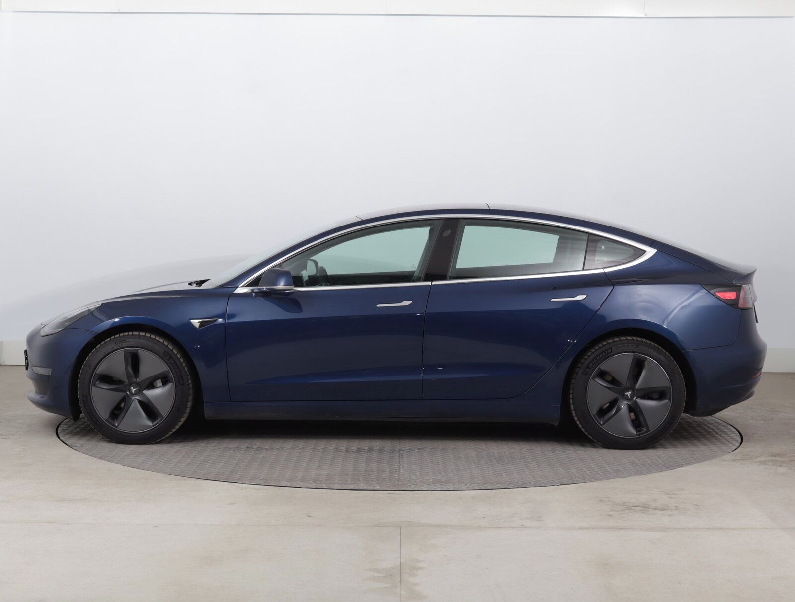 Tesla Model 3, Long Range 4WD 78kWh, SoH 81% - fotka 3
