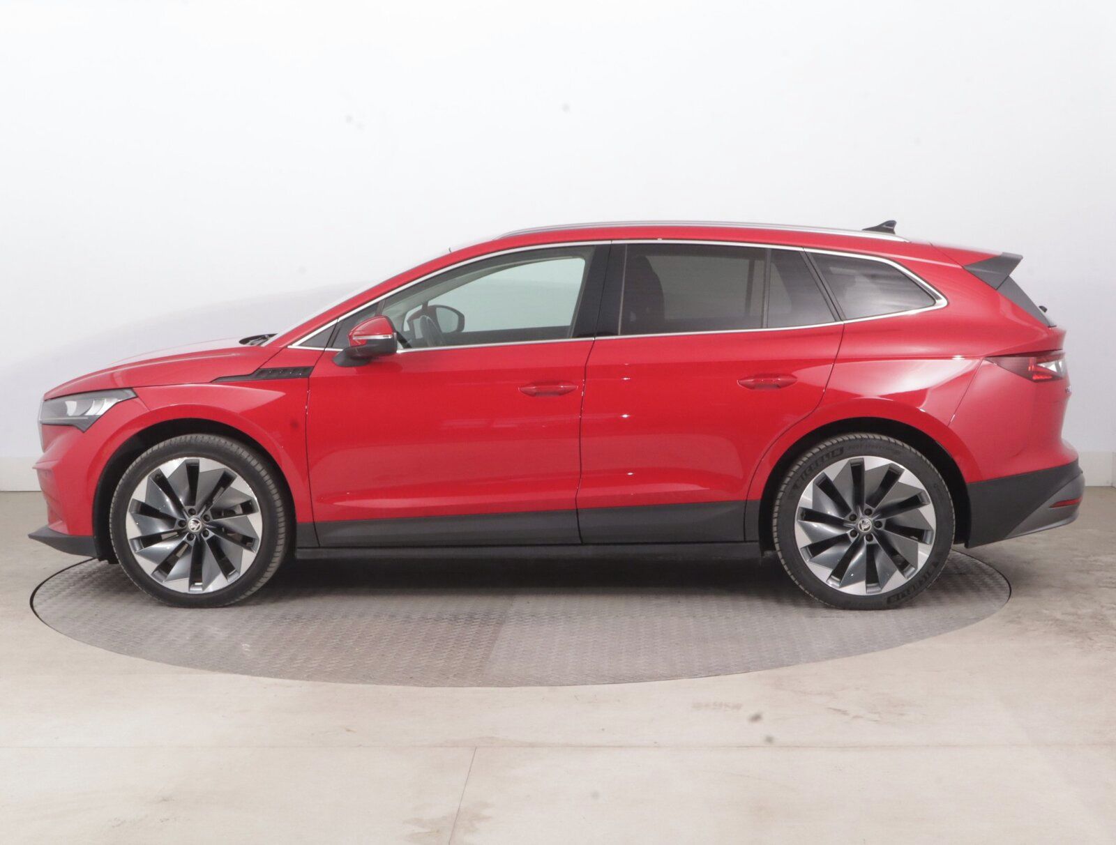 Škoda Enyaq iV, iV 80 (82 kWh), SoH 90% - fotka 3