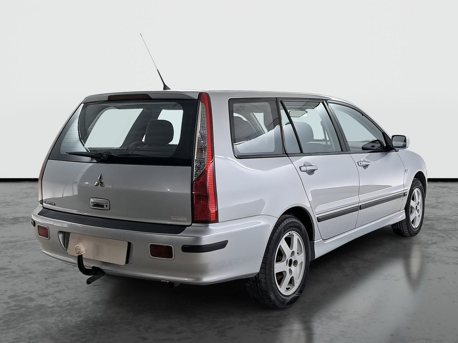 Mitsubishi Lancer, 1.6, Tažné, zamluveno - fotka 5