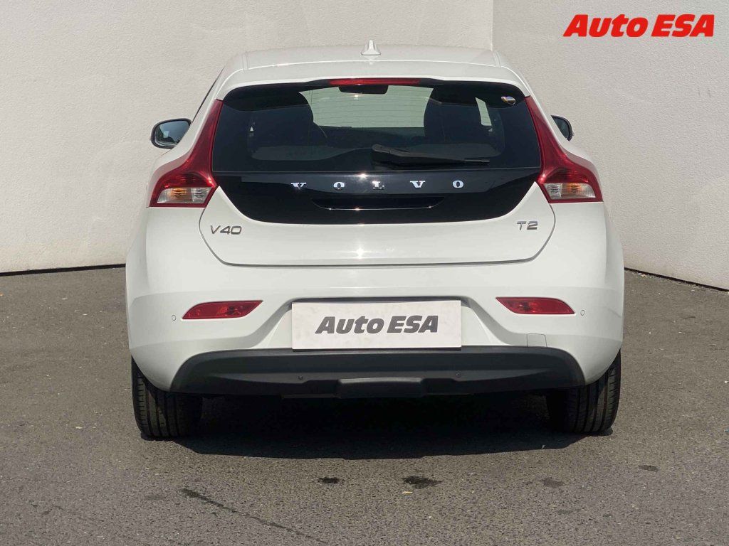Volvo V40, 2.0i Momentum - fotka 5
