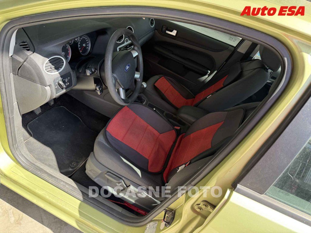 Ford Focus, 1.6 i,AC,park.asist - fotka 3