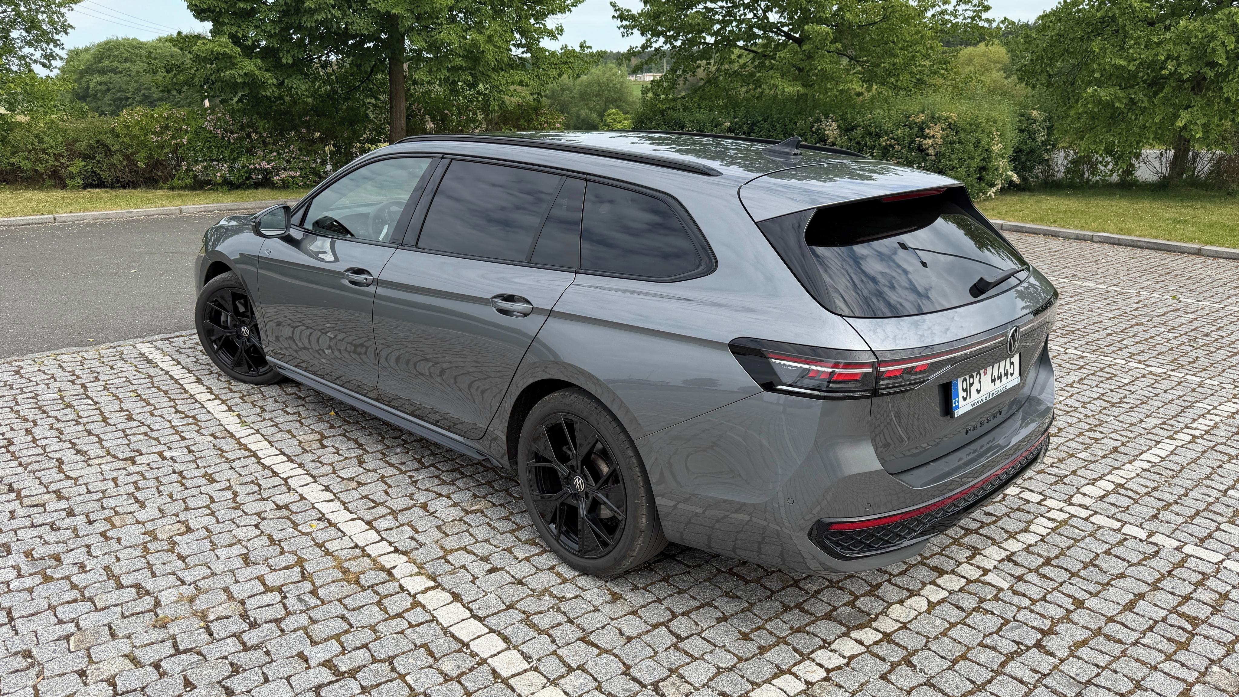 Volkswagen Passat, Passat R-Line 2.0 TDI 4x4 - fotka 4