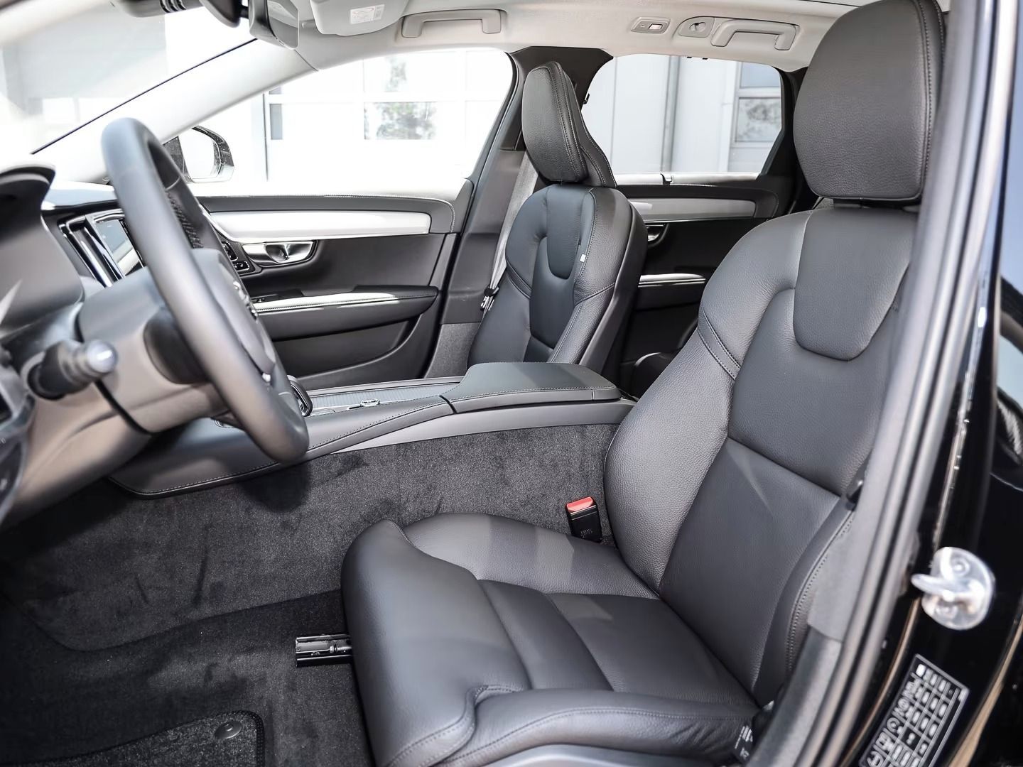 Volvo V90, B4 2.0 Diesel Ultimate Dark - fotka 5