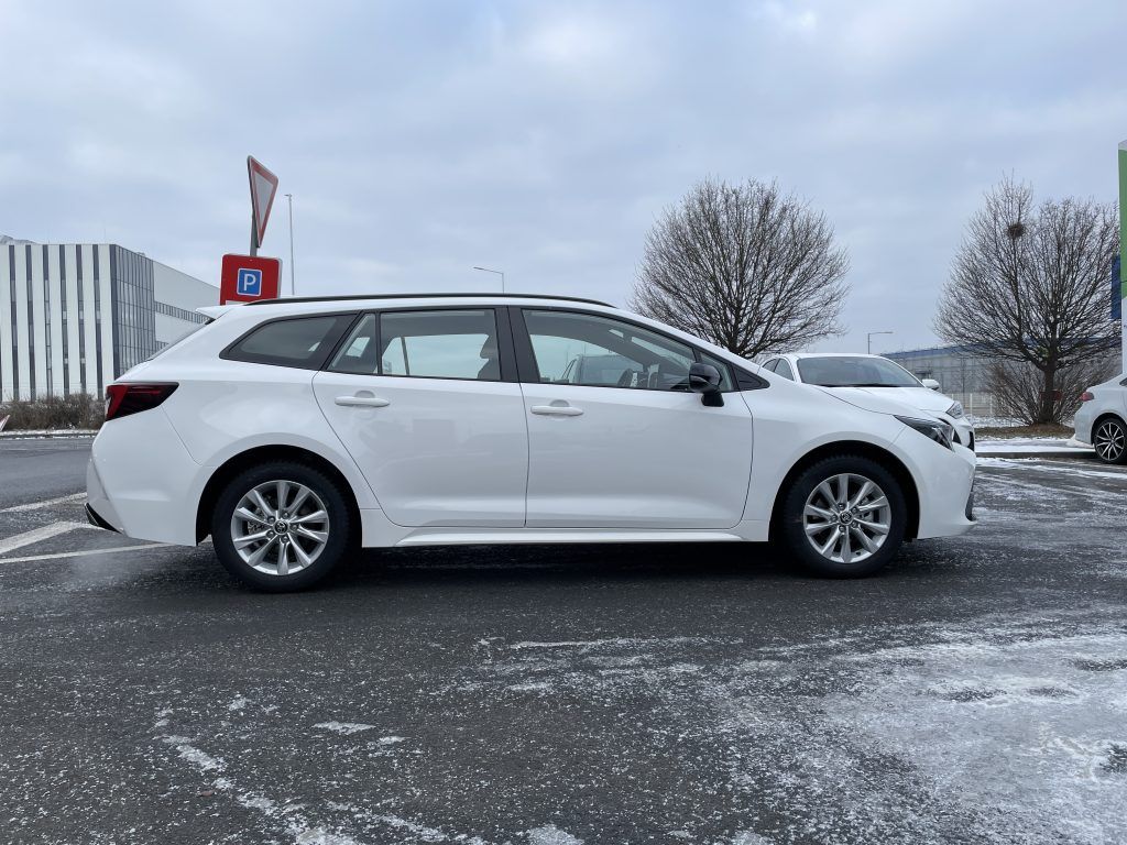 Toyota Corolla, 1.8 Hybrid Comfort Tech - fotka 2