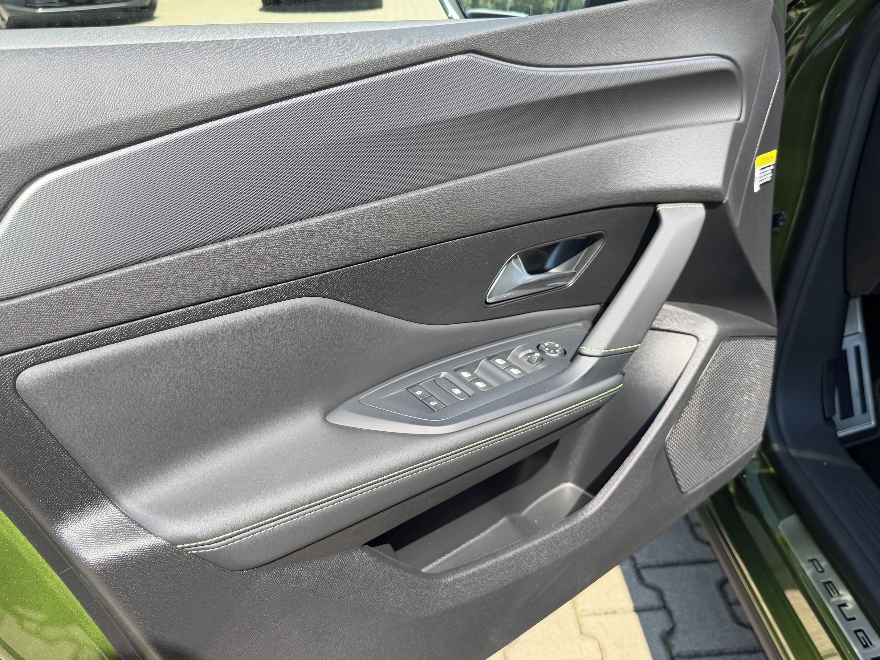 Peugeot 408, GT Hybrid 145 e-DCS6 - fotka 6