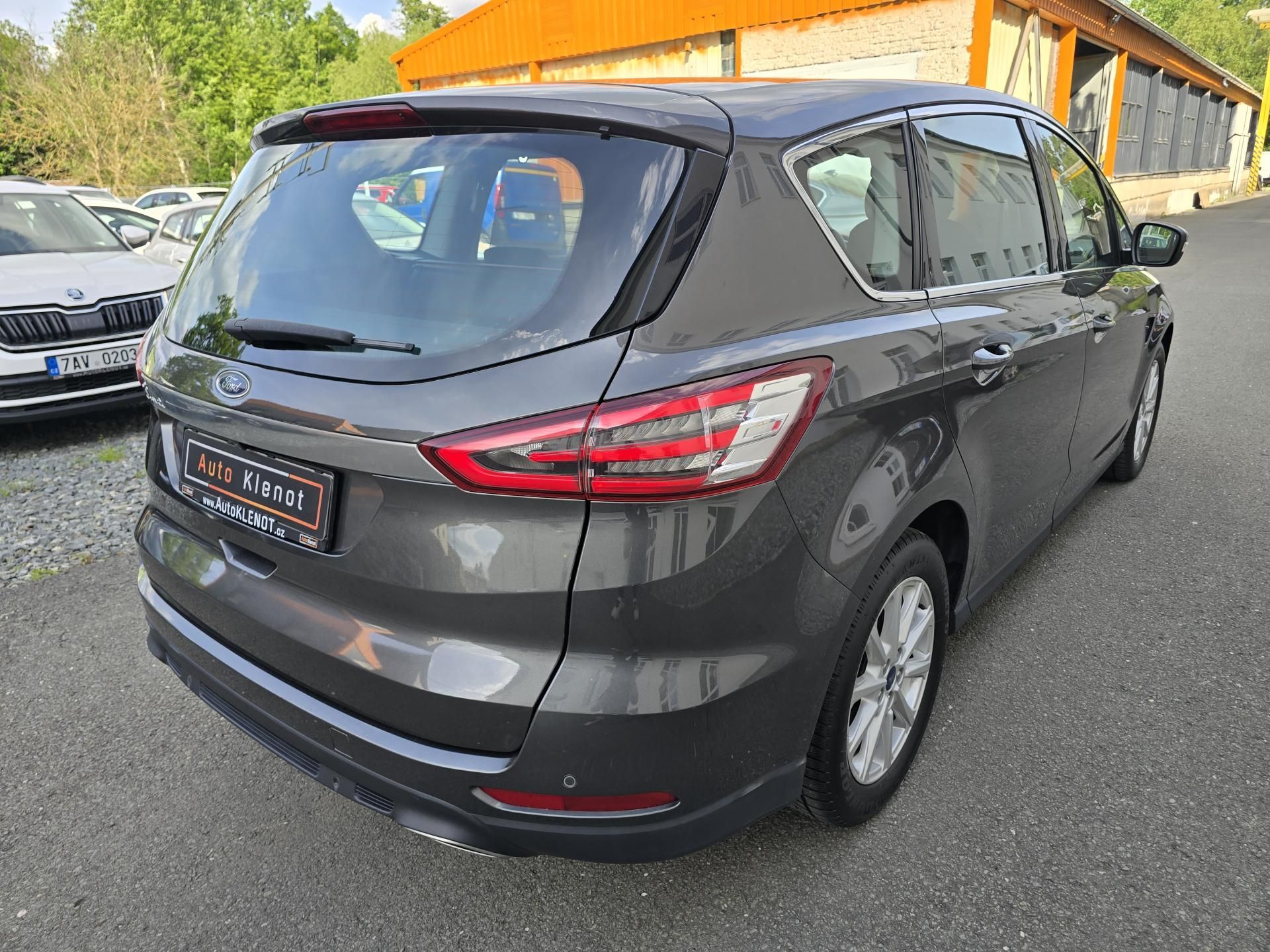 Ford S-MAX, TITANIUM 2.0 132kW LED + NAVI - fotka 4