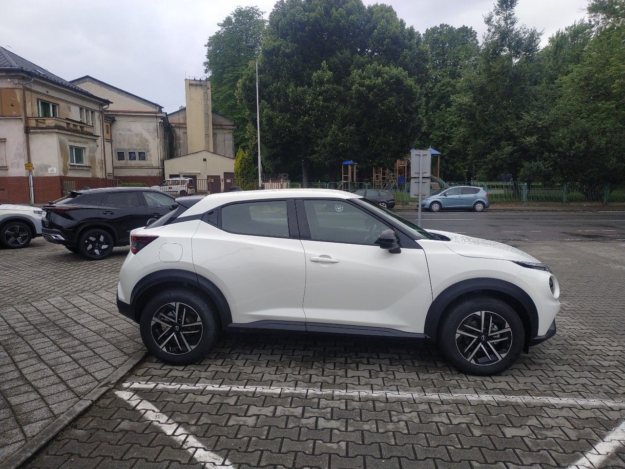 Nissan Juke, 1.0 DIG-T, 114k, 7AT, NA CESTĚ - fotka 4
