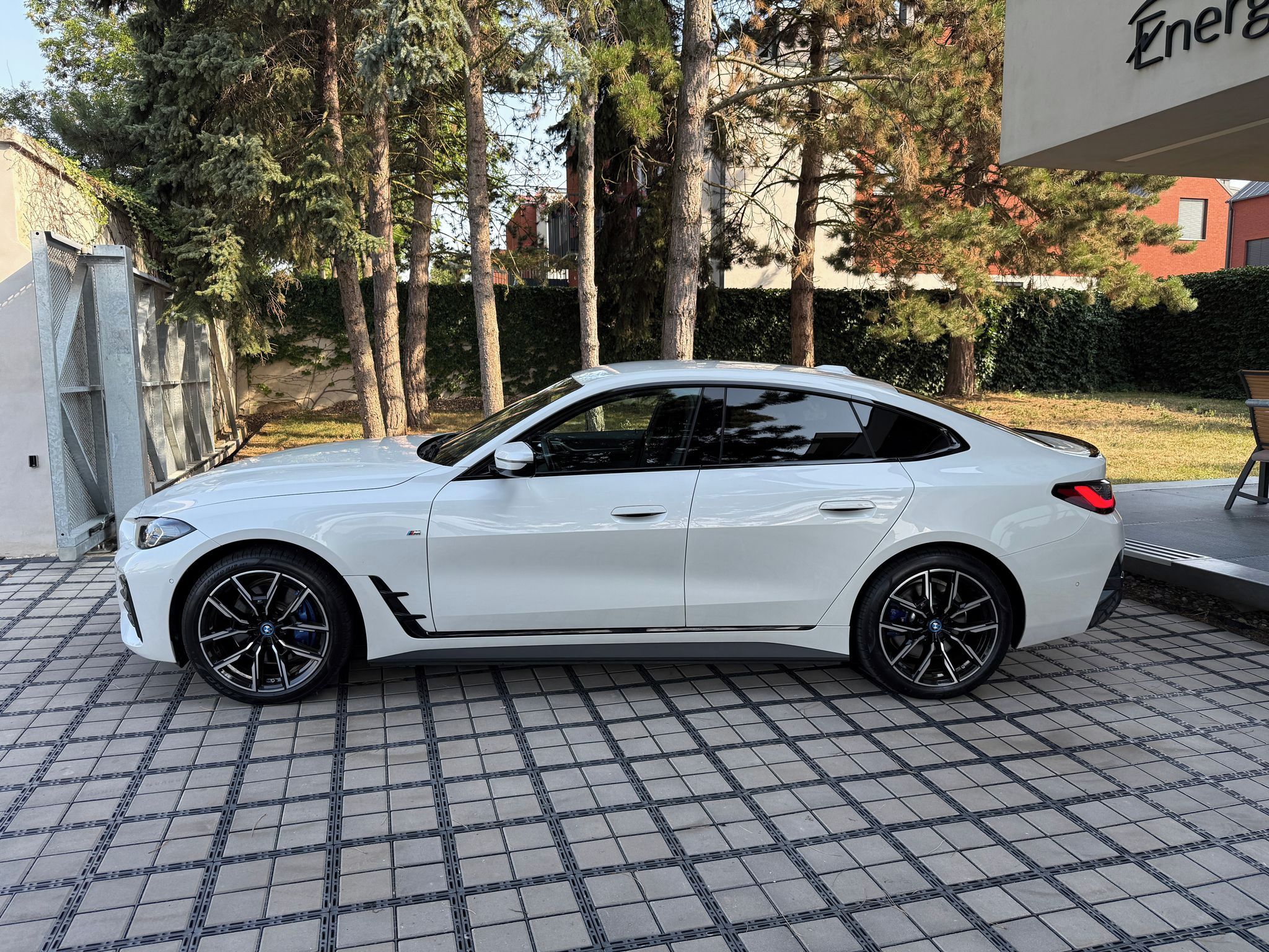 BMW i4, eDrive 40 LASER H&K HUD Mpaket - fotka 3